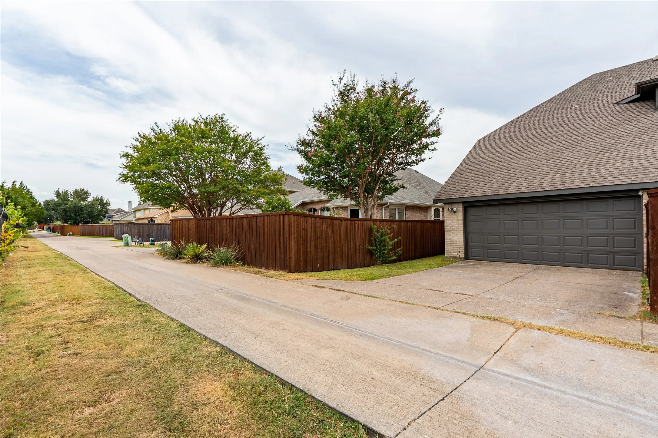 Single Family Residence For Sale in Dallas County , 3414 Chapelwood Drive, Sunnyvale, Texas 75182, 4 Bedroom, 3 Bathroom, 2 Garage spaces, 3,424 Sqft, built in 1999, mls#21370162, Real Estate Agent in Sunnyvale, Homes For Sale in Dallas county, Homes For Sale in Sunnyvale, Realtor in Sunnyvale Texas, Real Estate Brokerage Independent Realty Texas, Luminita Cordes Realtor