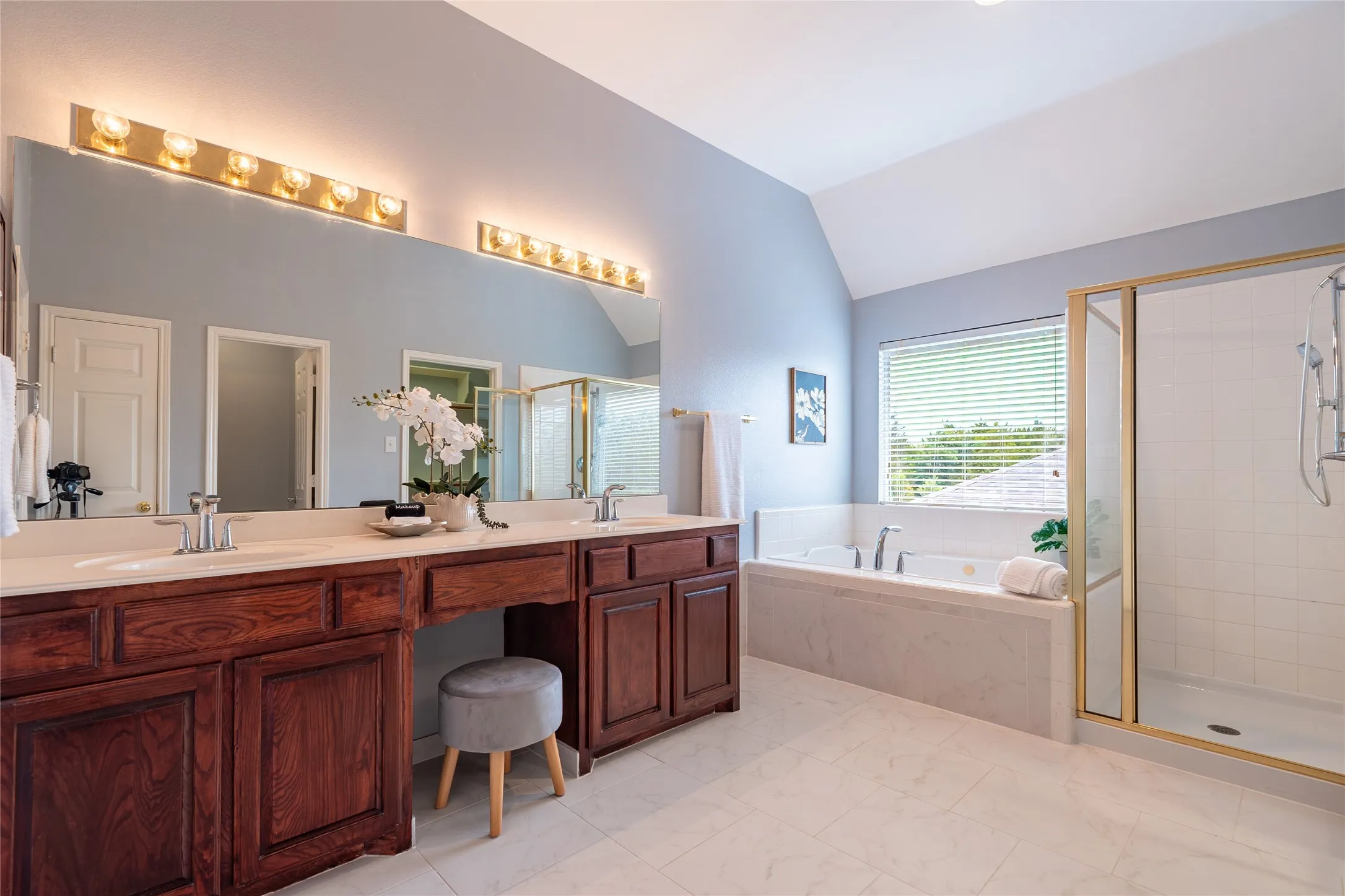 Single Family Residence For Sale in Dallas County , 3414 Chapelwood Drive, Sunnyvale, Texas 75182, 4 Bedroom, 3 Bathroom, 2 Garage spaces, 3,424 Sqft, built in 1999, mls#21370162, Real Estate Agent in Sunnyvale, Homes For Sale in Dallas county, Homes For Sale in Sunnyvale, Realtor in Sunnyvale Texas, Real Estate Brokerage Independent Realty Texas, Luminita Cordes Realtor