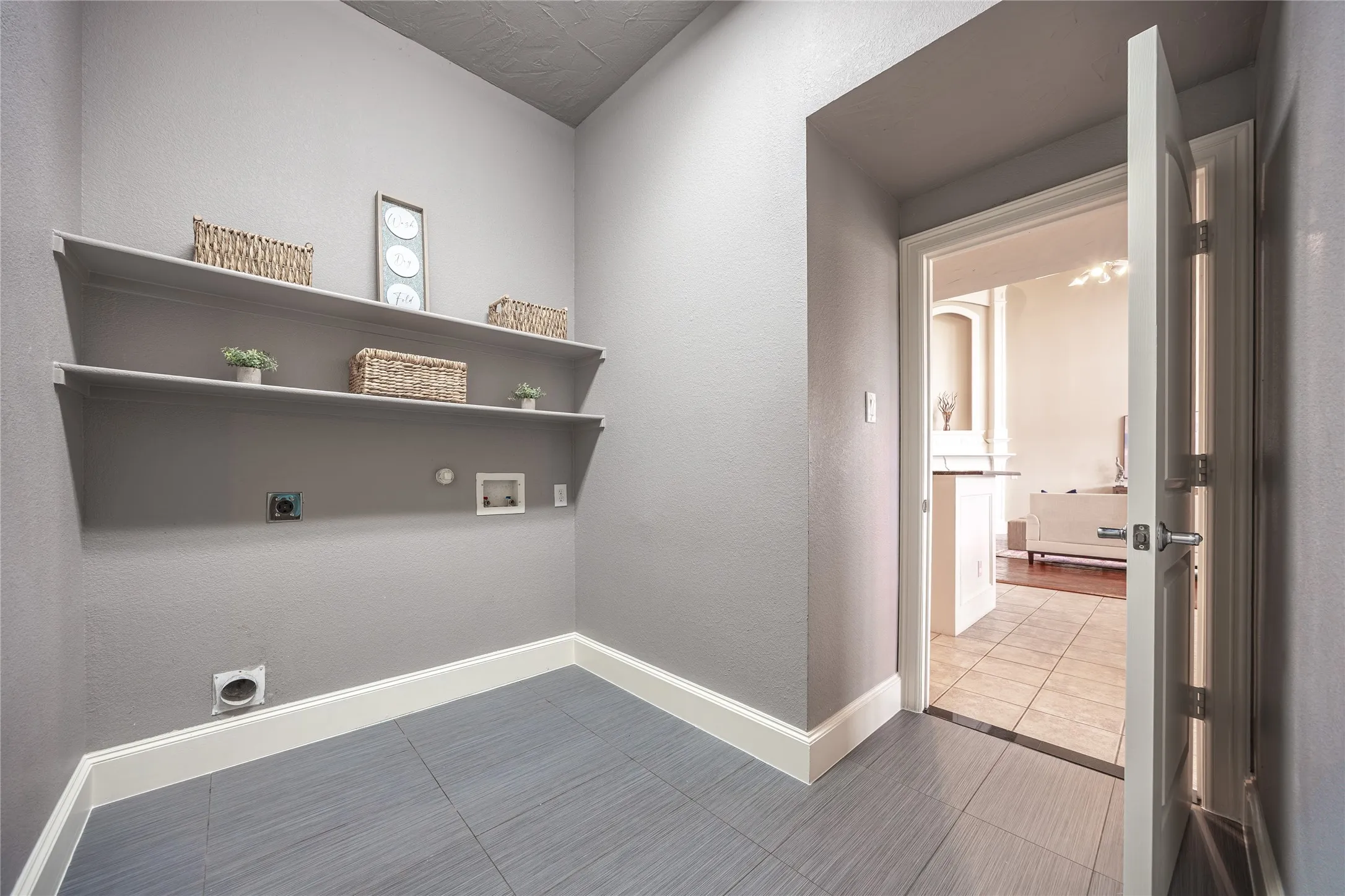 Single Family Residence For Sale in Dallas County , 3414 Chapelwood Drive, Sunnyvale, Texas 75182, 4 Bedroom, 3 Bathroom, 2 Garage spaces, 3,424 Sqft, built in 1999, mls#21370162, Real Estate Agent in Sunnyvale, Homes For Sale in Dallas county, Homes For Sale in Sunnyvale, Realtor in Sunnyvale Texas, Real Estate Brokerage Independent Realty Texas, Luminita Cordes Realtor