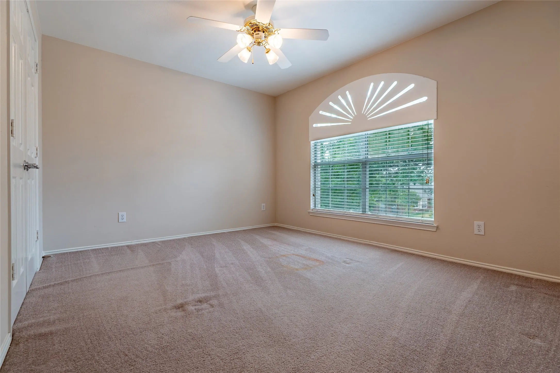 Single Family Residence For Sale in Dallas County , 3414 Chapelwood Drive, Sunnyvale, Texas 75182, 4 Bedroom, 3 Bathroom, 2 Garage spaces, 3,424 Sqft, built in 1999, mls#21370162, Real Estate Agent in Sunnyvale, Homes For Sale in Dallas county, Homes For Sale in Sunnyvale, Realtor in Sunnyvale Texas, Real Estate Brokerage Independent Realty Texas, Luminita Cordes Realtor