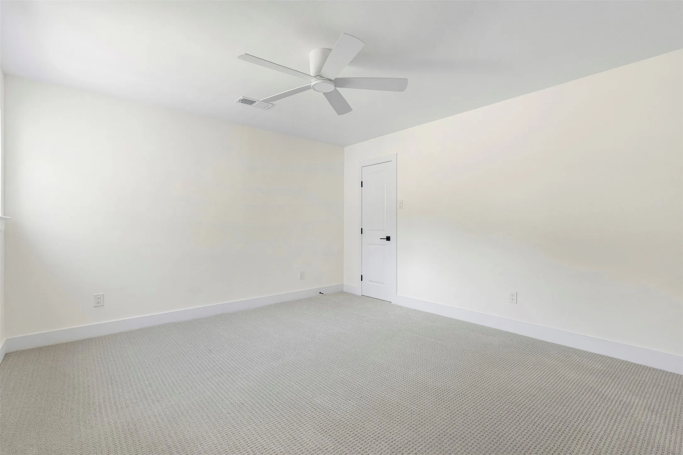 Single Family Residence For Sale in Dallas County , 17133 Earthwind Drive, Dallas, Texas 75248, 4 Bedroom, 5 Bathroom, 2 Garage spaces, 3,433 Sqft, built in 1977, mls#21359166, Real Estate Agent in Dallas, Homes For Sale in Dallas county, Homes For Sale in Dallas, Realtor in Dallas Texas, Real Estate Brokerage Independent Realty Texas, Luminita Cordes Realtor