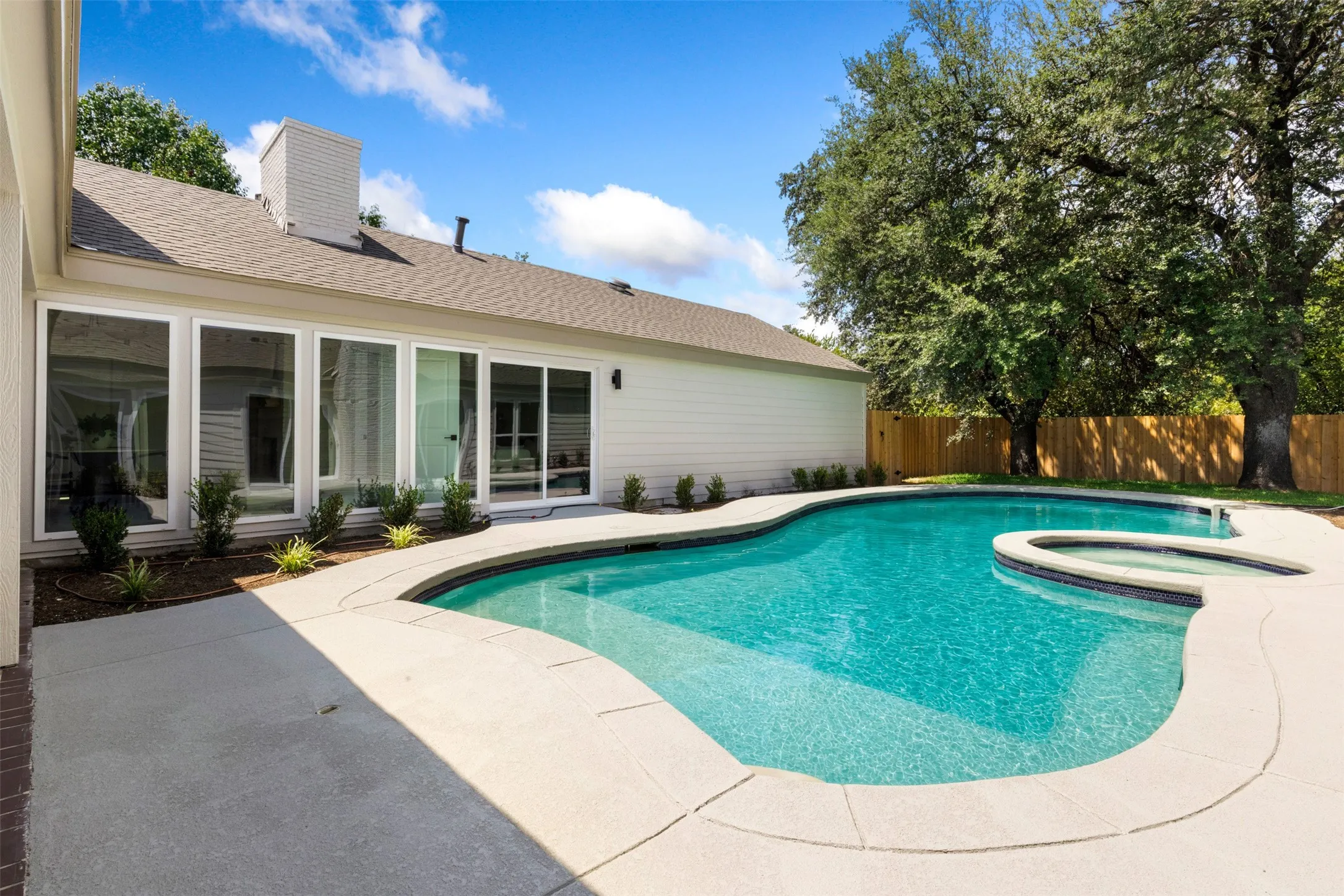 Single Family Residence For Sale in Dallas County , 17133 Earthwind Drive, Dallas, Texas 75248, 4 Bedroom, 5 Bathroom, 2 Garage spaces, 3,433 Sqft, built in 1977, mls#21359166, Real Estate Agent in Dallas, Homes For Sale in Dallas county, Homes For Sale in Dallas, Realtor in Dallas Texas, Real Estate Brokerage Independent Realty Texas, Luminita Cordes Realtor