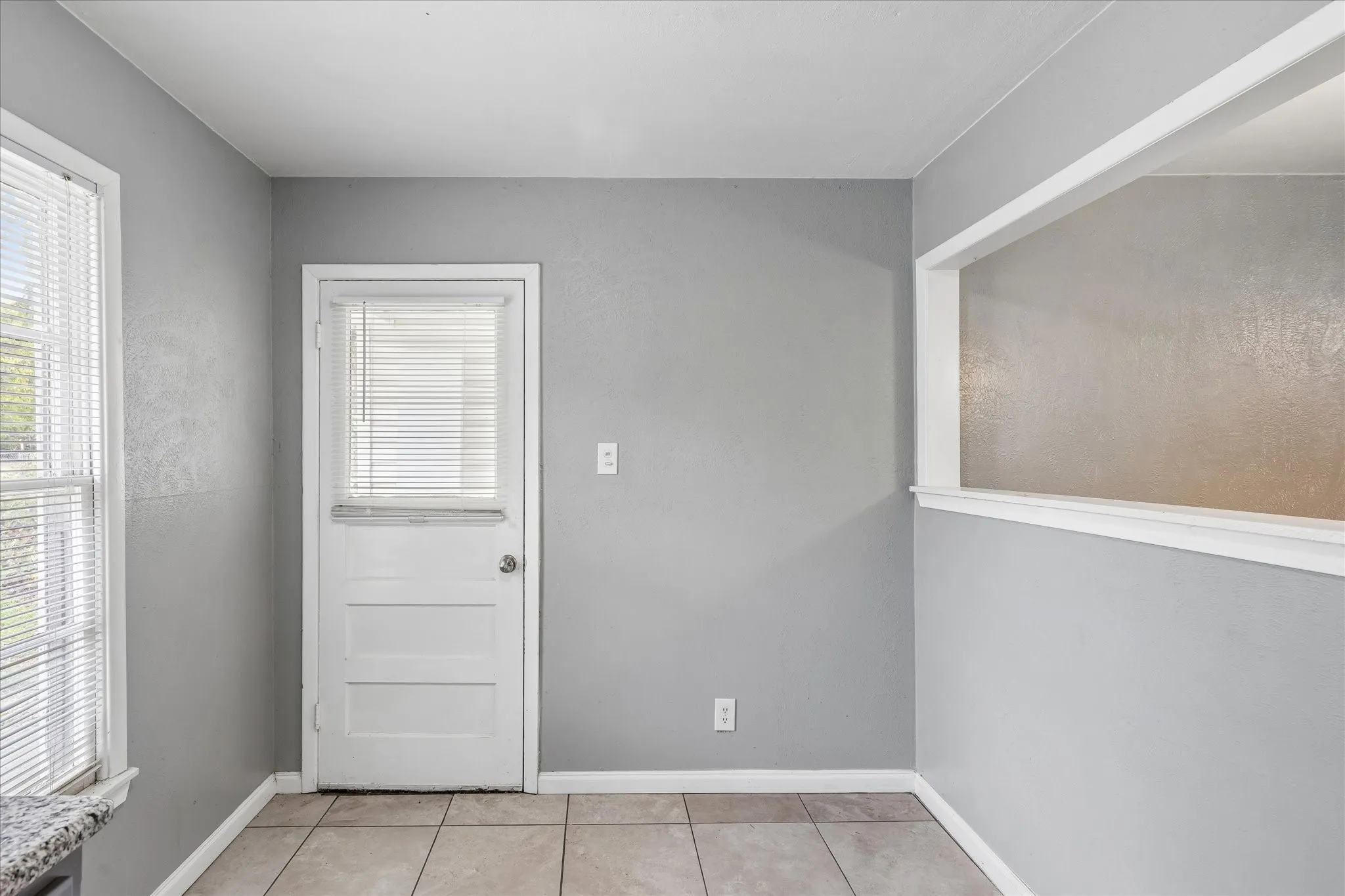 Single Family Residence For Sale in Tarrant County , 2005 Haltom Road, Haltom City, Texas 76117, 3 Bedroom, 2 Bathroom, 1 Garage spaces, 1,140 Sqft, built in 1956, mls#21368295, Real Estate Agent in Haltom City, Homes For Sale in Tarrant county, Homes For Sale in Haltom City, Realtor in Haltom City Texas, Real Estate Brokerage Independent Realty Texas, Luminita Cordes Realtor