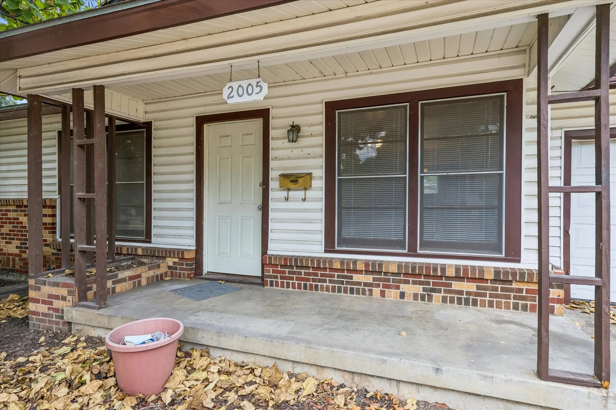 Single Family Residence For Sale in Tarrant County , 2005 Haltom Road, Haltom City, Texas 76117, 3 Bedroom, 2 Bathroom, 1 Garage spaces, 1,140 Sqft, built in 1956, mls#21368295, Real Estate Agent in Haltom City, Homes For Sale in Tarrant county, Homes For Sale in Haltom City, Realtor in Haltom City Texas, Real Estate Brokerage Independent Realty Texas, Luminita Cordes Realtor