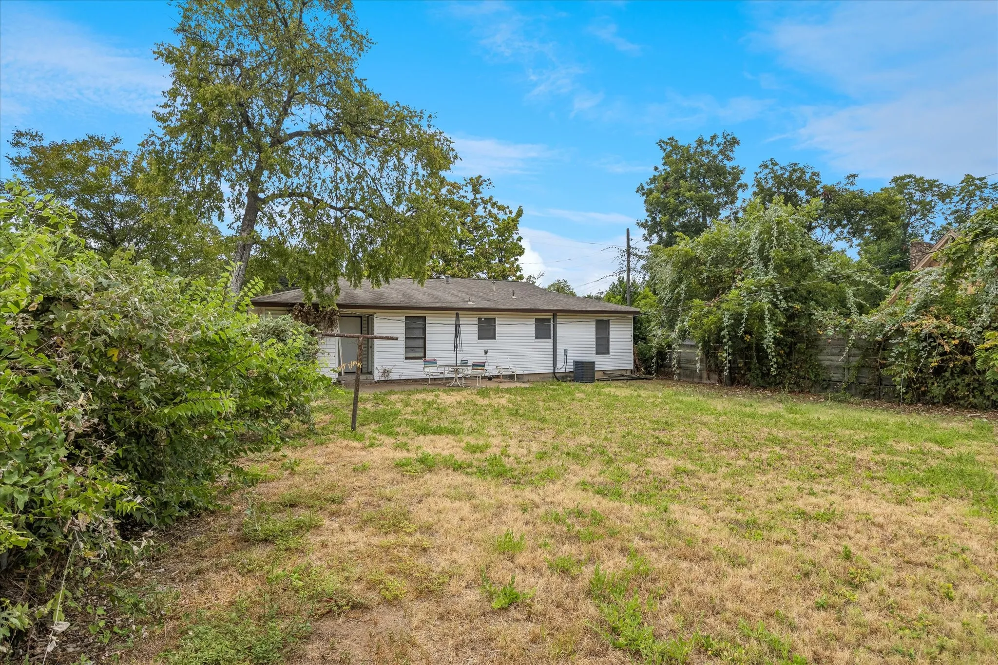 Single Family Residence For Sale in Tarrant County , 2005 Haltom Road, Haltom City, Texas 76117, 3 Bedroom, 2 Bathroom, 1 Garage spaces, 1,140 Sqft, built in 1956, mls#21368295, Real Estate Agent in Haltom City, Homes For Sale in Tarrant county, Homes For Sale in Haltom City, Realtor in Haltom City Texas, Real Estate Brokerage Independent Realty Texas, Luminita Cordes Realtor