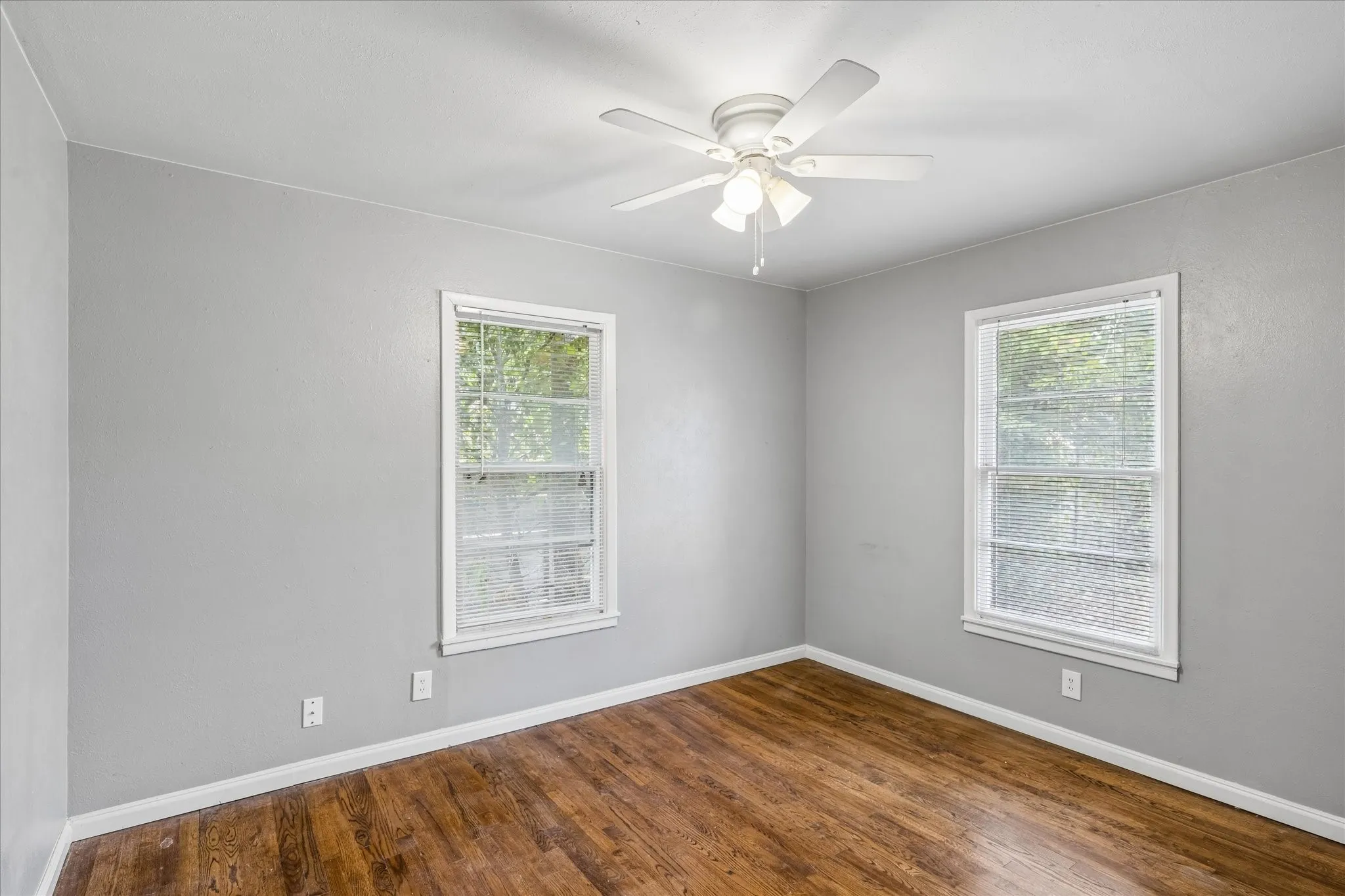 Single Family Residence For Sale in Tarrant County , 2005 Haltom Road, Haltom City, Texas 76117, 3 Bedroom, 2 Bathroom, 1 Garage spaces, 1,140 Sqft, built in 1956, mls#21368295, Real Estate Agent in Haltom City, Homes For Sale in Tarrant county, Homes For Sale in Haltom City, Realtor in Haltom City Texas, Real Estate Brokerage Independent Realty Texas, Luminita Cordes Realtor