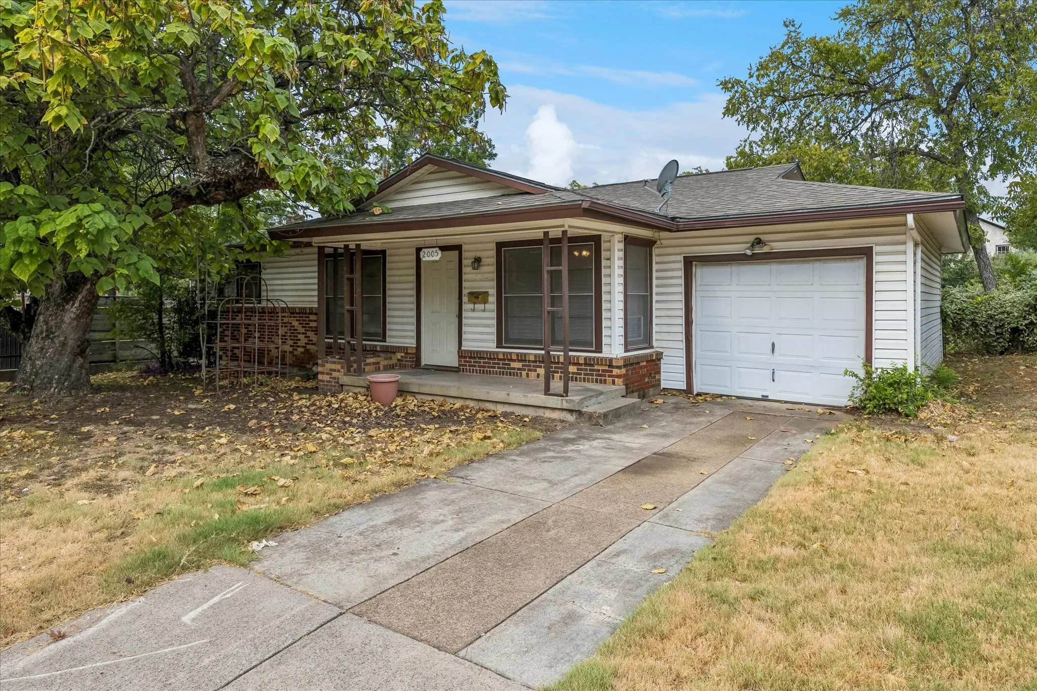 Single Family Residence For Sale in Tarrant County , 2005 Haltom Road, Haltom City, Texas 76117, 3 Bedroom, 2 Bathroom, 1 Garage spaces, 1,140 Sqft, built in 1956, mls#21368295, Real Estate Agent in Haltom City, Homes For Sale in Tarrant county, Homes For Sale in Haltom City, Realtor in Haltom City Texas, Real Estate Brokerage Independent Realty Texas, Luminita Cordes Realtor