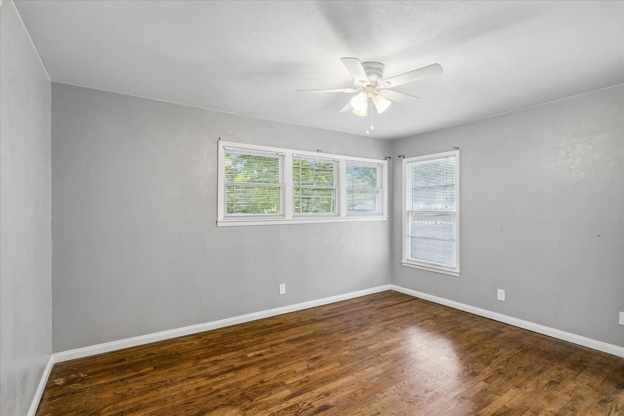 Single Family Residence For Sale in Tarrant County , 2005 Haltom Road, Haltom City, Texas 76117, 3 Bedroom, 2 Bathroom, 1 Garage spaces, 1,140 Sqft, built in 1956, mls#21368295, Real Estate Agent in Haltom City, Homes For Sale in Tarrant county, Homes For Sale in Haltom City, Realtor in Haltom City Texas, Real Estate Brokerage Independent Realty Texas, Luminita Cordes Realtor