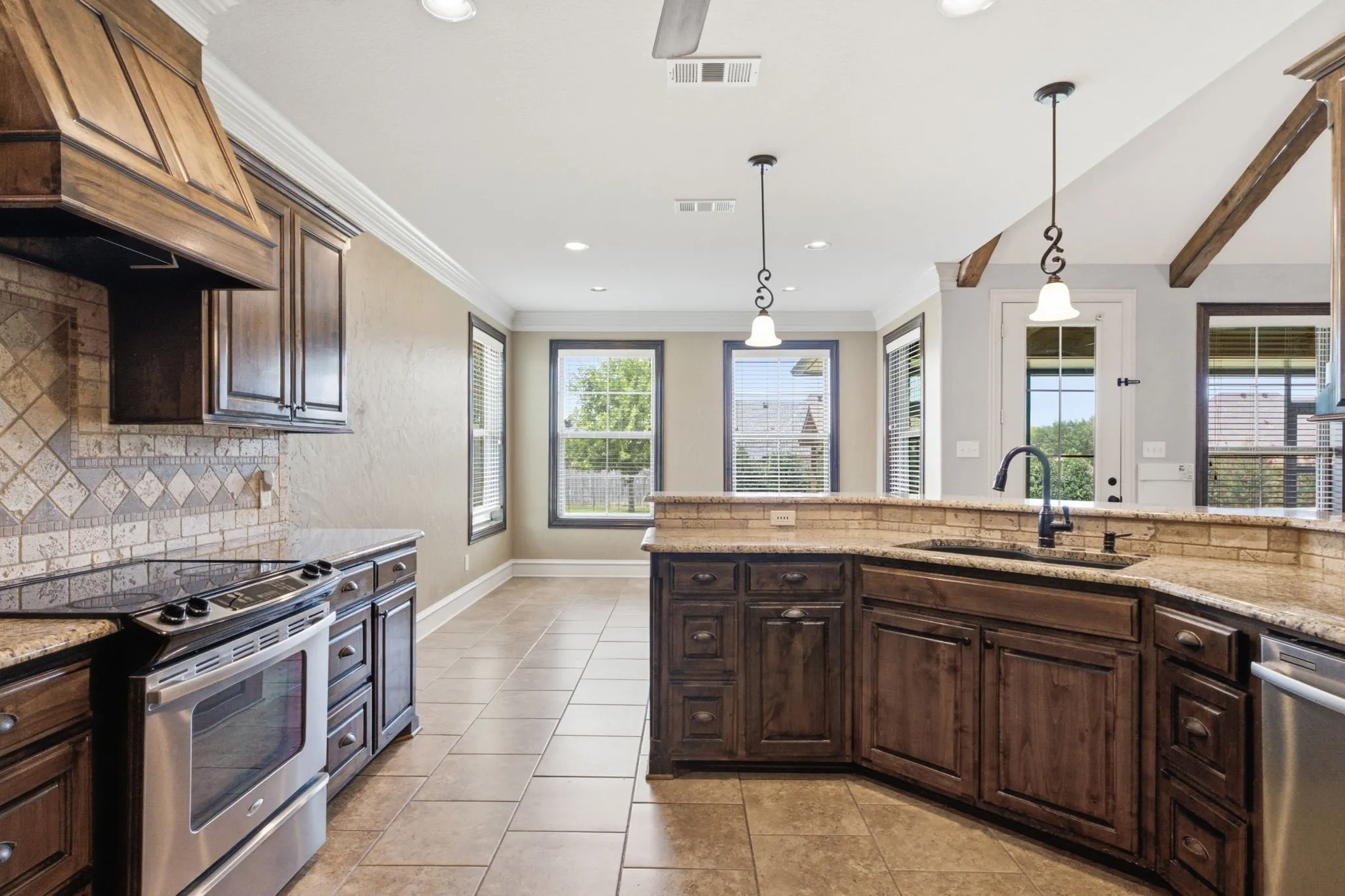 Single Family Residence For Sale in Cherokee County , 295 Kwando Lane, Bullard, Texas 75757, 3 Bedroom, 2 Bathroom, 2 Garage spaces, 2,326 Sqft, built in 2011, mls#21357787, Real Estate Agent in Bullard, Homes For Sale in Cherokee county, Homes For Sale in Bullard, Realtor in Bullard Texas, Real Estate Brokerage Independent Realty Texas, Luminita Cordes Realtor