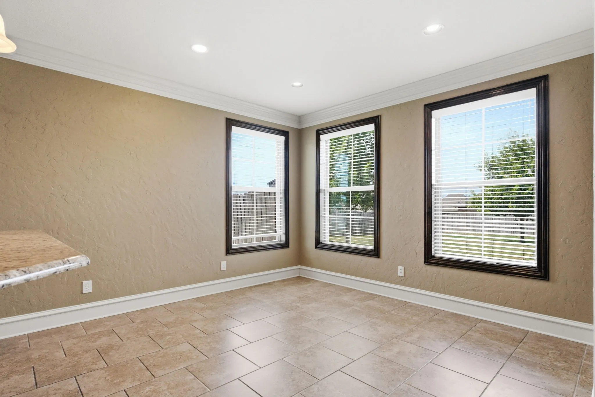 Single Family Residence For Sale in Cherokee County , 295 Kwando Lane, Bullard, Texas 75757, 3 Bedroom, 2 Bathroom, 2 Garage spaces, 2,326 Sqft, built in 2011, mls#21357787, Real Estate Agent in Bullard, Homes For Sale in Cherokee county, Homes For Sale in Bullard, Realtor in Bullard Texas, Real Estate Brokerage Independent Realty Texas, Luminita Cordes Realtor