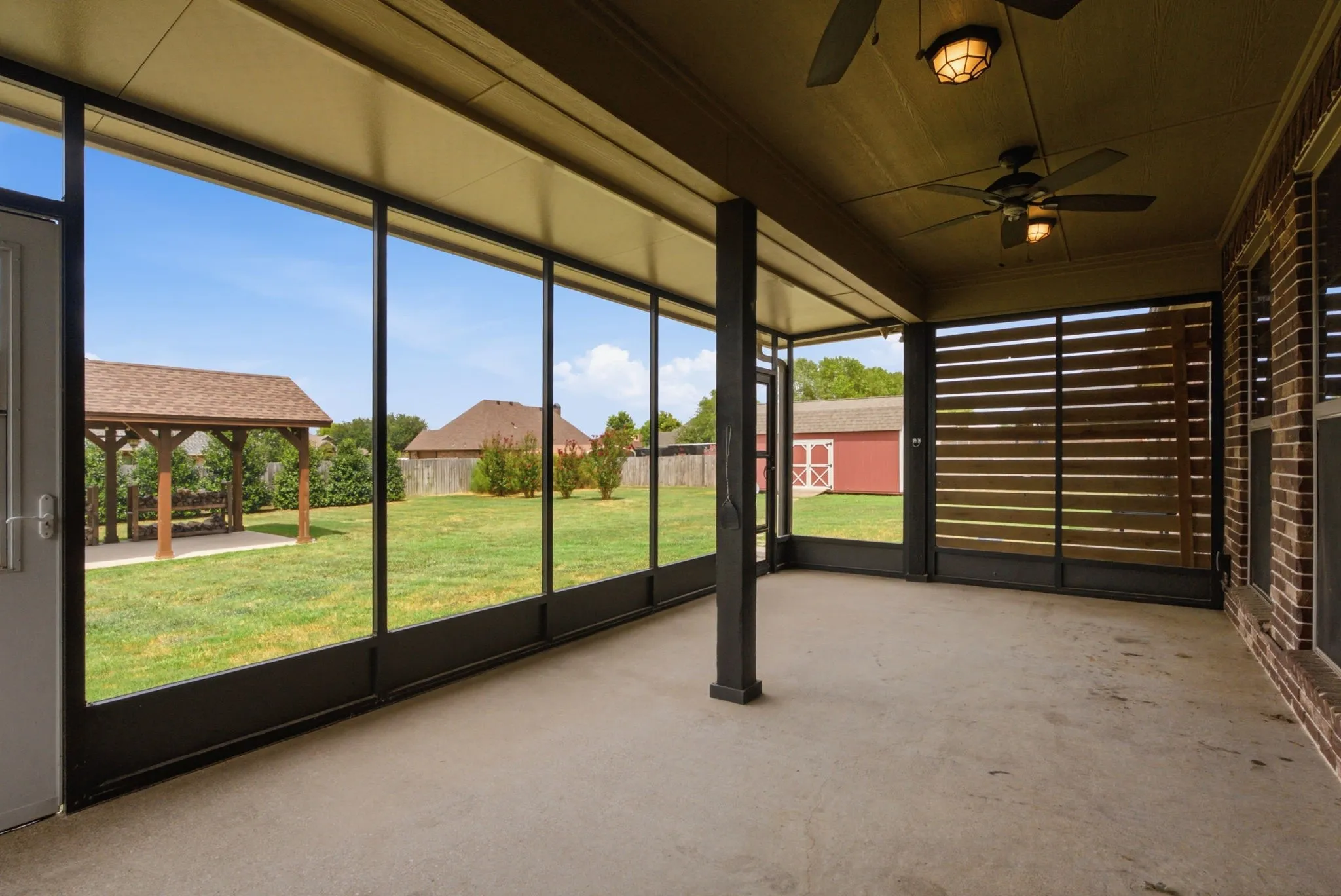 Single Family Residence For Sale in Cherokee County , 295 Kwando Lane, Bullard, Texas 75757, 3 Bedroom, 2 Bathroom, 2 Garage spaces, 2,326 Sqft, built in 2011, mls#21357787, Real Estate Agent in Bullard, Homes For Sale in Cherokee county, Homes For Sale in Bullard, Realtor in Bullard Texas, Real Estate Brokerage Independent Realty Texas, Luminita Cordes Realtor