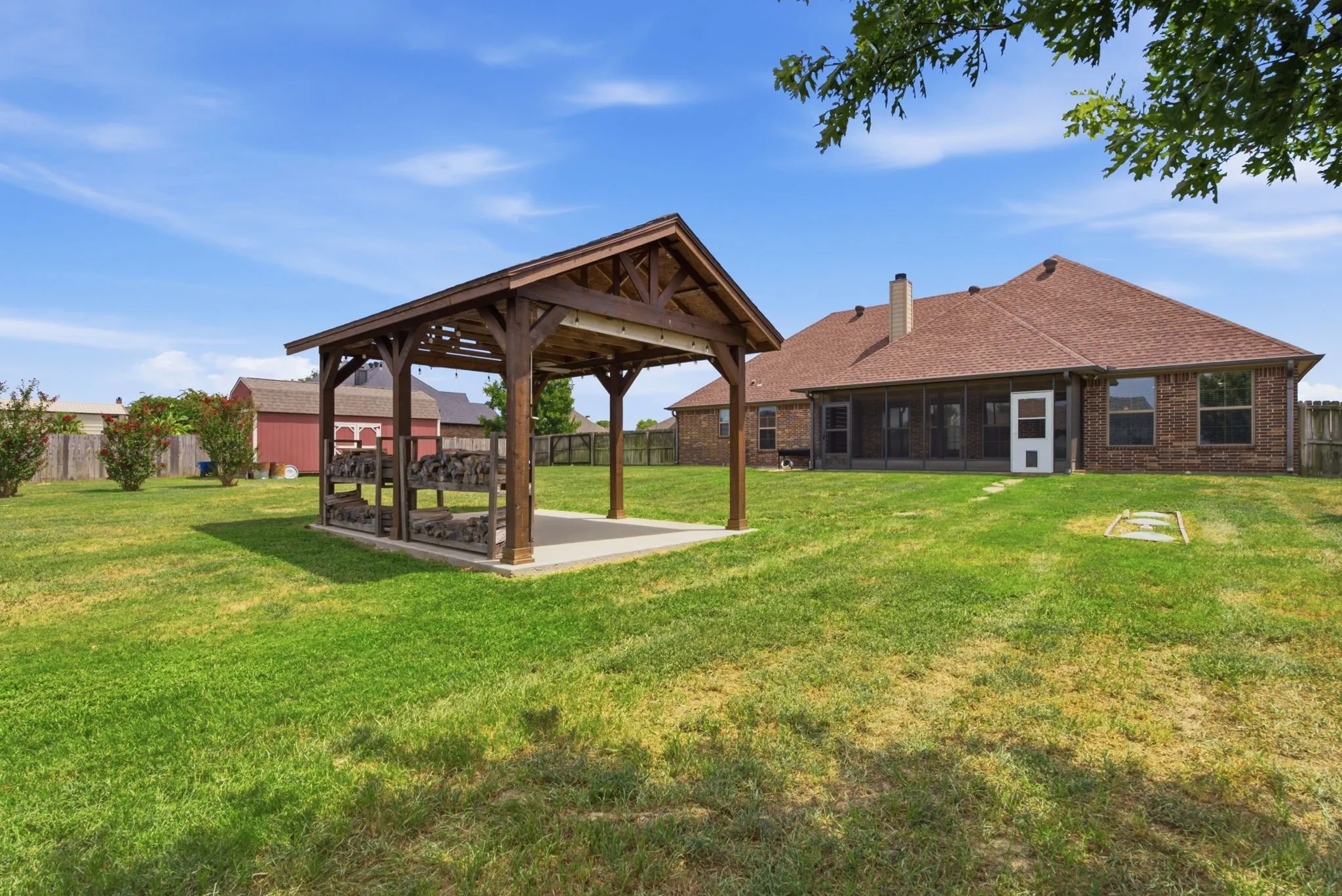 Single Family Residence For Sale in Cherokee County , 295 Kwando Lane, Bullard, Texas 75757, 3 Bedroom, 2 Bathroom, 2 Garage spaces, 2,326 Sqft, built in 2011, mls#21357787, Real Estate Agent in Bullard, Homes For Sale in Cherokee county, Homes For Sale in Bullard, Realtor in Bullard Texas, Real Estate Brokerage Independent Realty Texas, Luminita Cordes Realtor