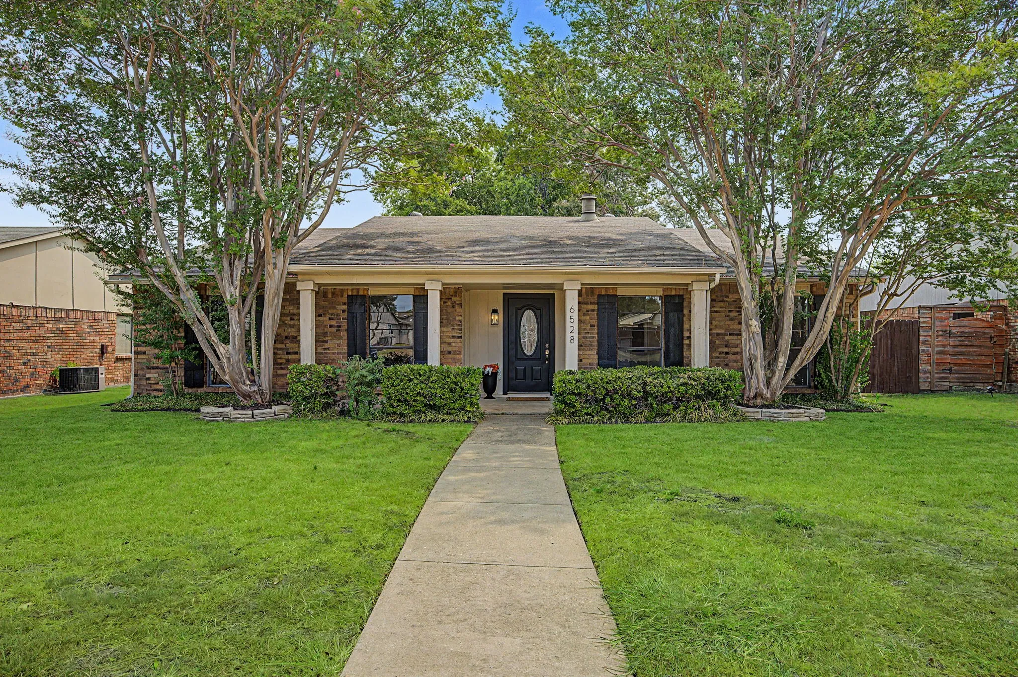 Single Family Residence For Sale in Collin County , 6528 Kiowa Court, Plano, Texas 75023, 3 Bedroom, 2 Bathroom, 2 Garage spaces, 1,674 Sqft, built in 1978, mls#21369995, Real Estate Agent in Plano, Homes For Sale in Collin county, Homes For Sale in Plano, Realtor in Plano Texas, Real Estate Brokerage Independent Realty Texas, Luminita Cordes Realtor