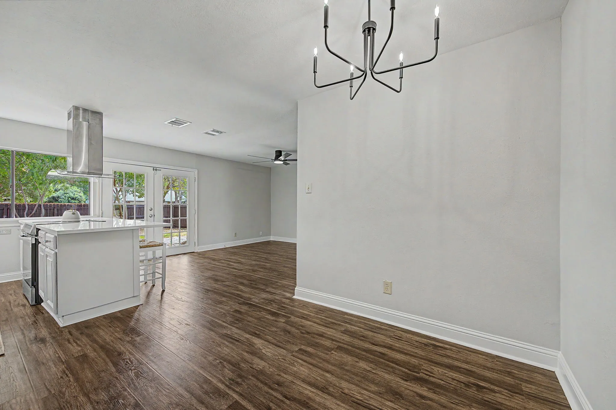 Breakfast area that is open to kitchen and family room.