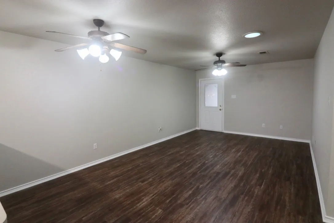 Duplex For Rent in Parker County , 1124 W Spring Street, Weatherford, Texas 76086, 3 Bedroom, 2 Bathroom, 2 Garage spaces, 1,080 Sqft, built in 2002, mls#21371036, Real Estate Agent in Weatherford, Homes For Rent in Parker county, Homes For Rent in Weatherford, Realtor in Weatherford Texas, Real Estate Brokerage Independent Realty Texas, Luminita Cordes Realtor