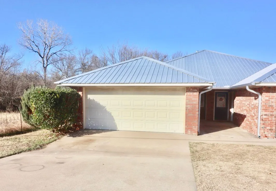 Duplex For Rent in Parker County , 1124 W Spring Street, Weatherford, Texas 76086, 3 Bedroom, 2 Bathroom, 2 Garage spaces, 1,080 Sqft, built in 2002, mls#21371036, Real Estate Agent in Weatherford, Homes For Rent in Parker county, Homes For Rent in Weatherford, Realtor in Weatherford Texas, Real Estate Brokerage Independent Realty Texas, Luminita Cordes Realtor