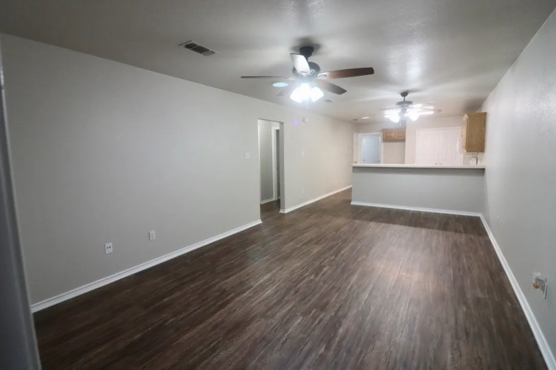 Duplex For Rent in Parker County , 1124 W Spring Street, Weatherford, Texas 76086, 3 Bedroom, 2 Bathroom, 2 Garage spaces, 1,080 Sqft, built in 2002, mls#21371036, Real Estate Agent in Weatherford, Homes For Rent in Parker county, Homes For Rent in Weatherford, Realtor in Weatherford Texas, Real Estate Brokerage Independent Realty Texas, Luminita Cordes Realtor