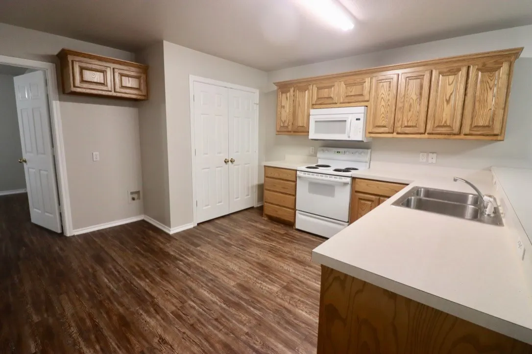 Duplex For Rent in Parker County , 1124 W Spring Street, Weatherford, Texas 76086, 3 Bedroom, 2 Bathroom, 2 Garage spaces, 1,080 Sqft, built in 2002, mls#21371036, Real Estate Agent in Weatherford, Homes For Rent in Parker county, Homes For Rent in Weatherford, Realtor in Weatherford Texas, Real Estate Brokerage Independent Realty Texas, Luminita Cordes Realtor