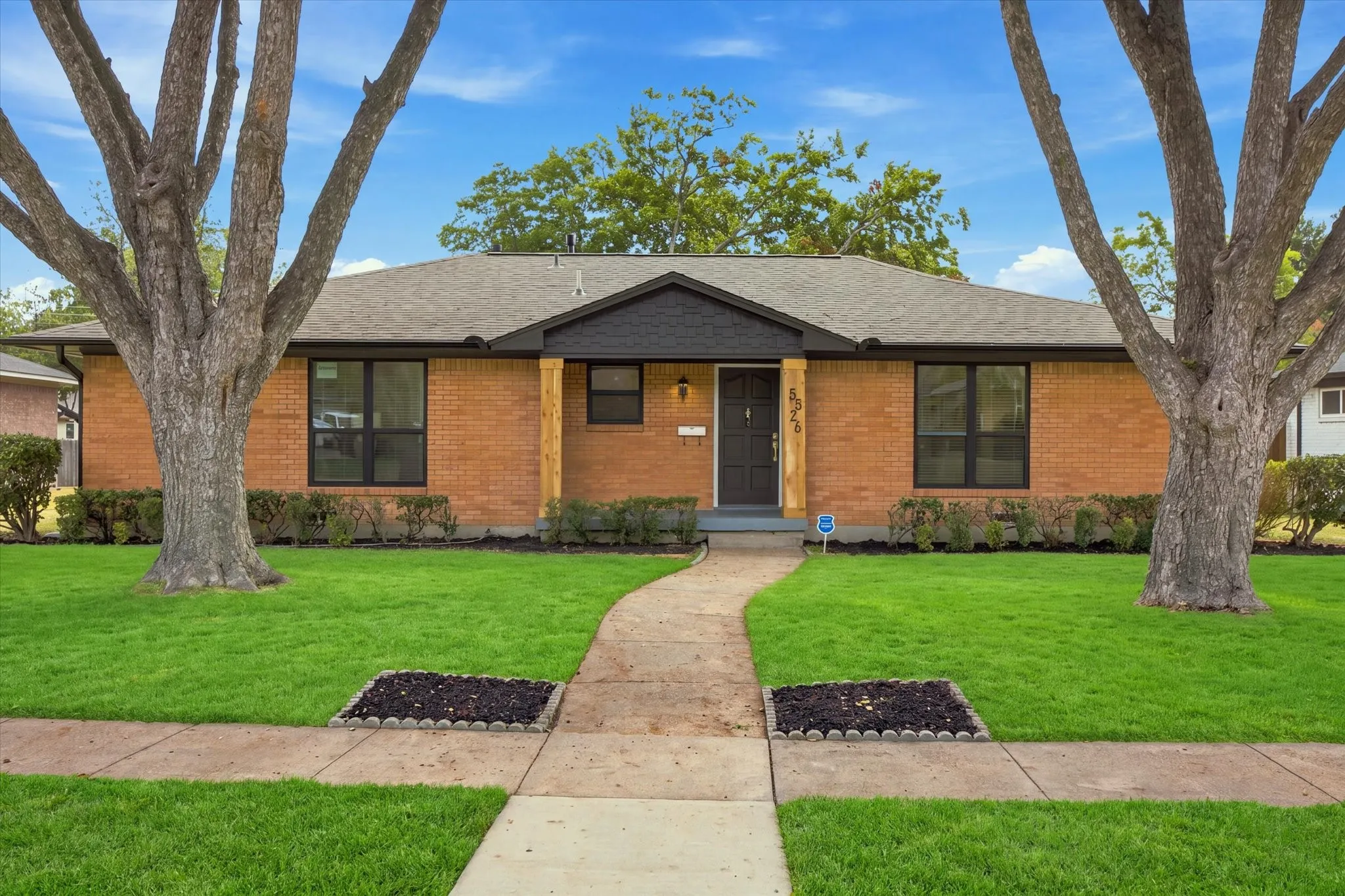 Single Family Residence For Sale in Dallas County , 5826 Enchanted Lane, Dallas, Texas 75227, 3 Bedroom, 3 Bathroom, 2 Garage spaces, 1,670 Sqft, built in 1965, mls#21369809, Real Estate Agent in Dallas, Homes For Sale in Dallas county, Homes For Sale in Dallas, Realtor in Dallas Texas, Real Estate Brokerage Independent Realty Texas, Luminita Cordes Realtor