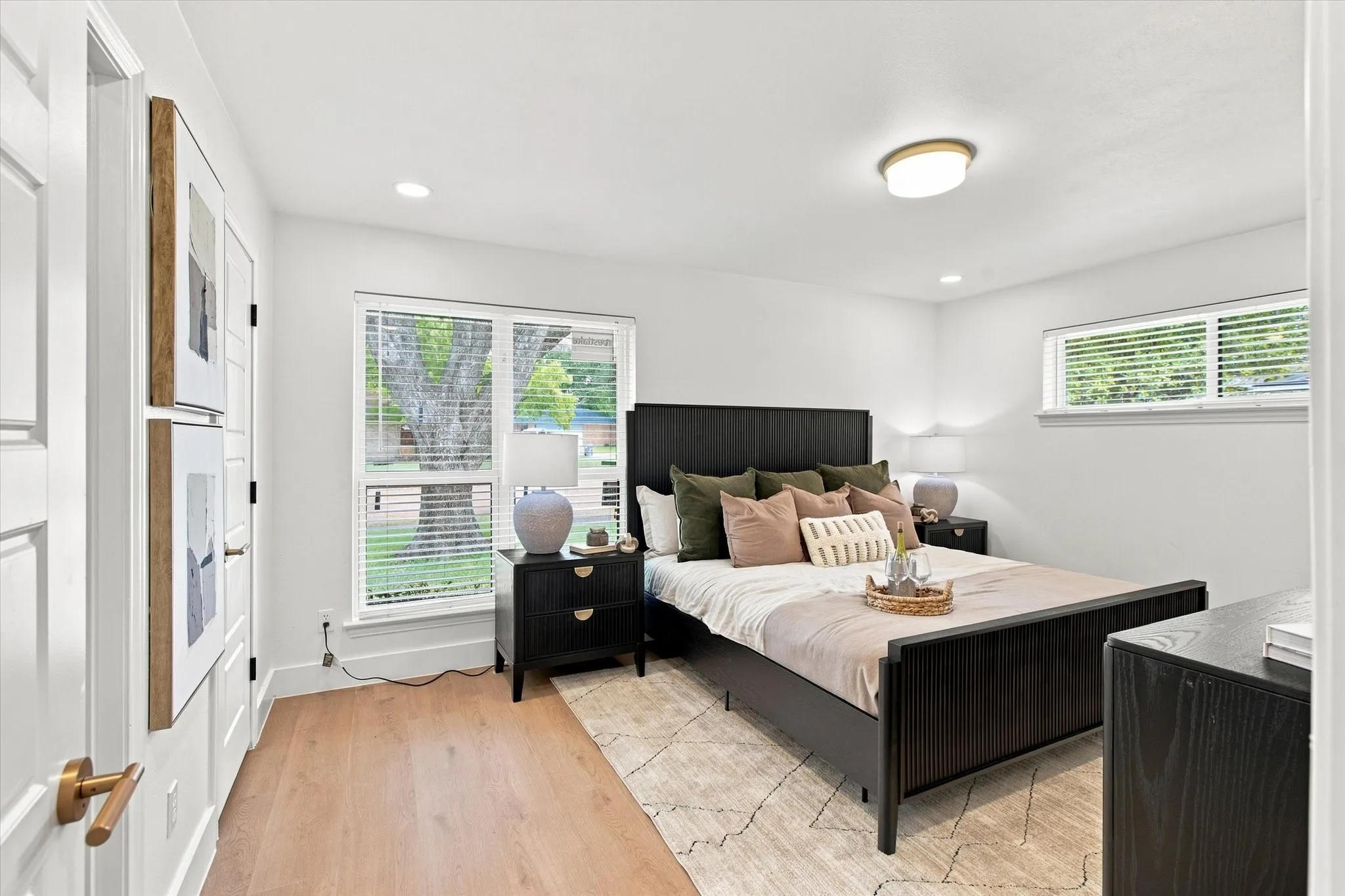 Single Family Residence For Sale in Dallas County , 5826 Enchanted Lane, Dallas, Texas 75227, 3 Bedroom, 3 Bathroom, 2 Garage spaces, 1,670 Sqft, built in 1965, mls#21369809, Real Estate Agent in Dallas, Homes For Sale in Dallas county, Homes For Sale in Dallas, Realtor in Dallas Texas, Real Estate Brokerage Independent Realty Texas, Luminita Cordes Realtor