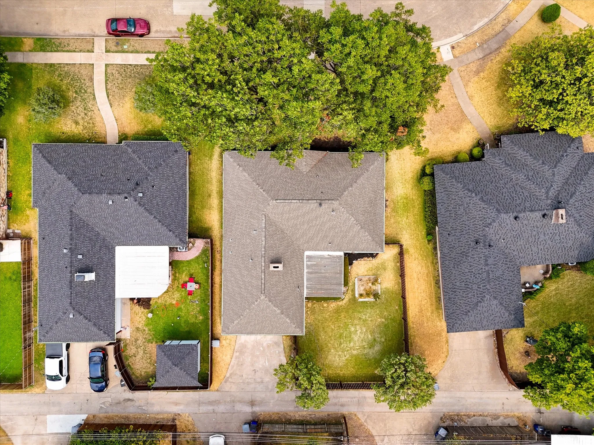 Single Family Residence For Sale in Dallas County , 5826 Enchanted Lane, Dallas, Texas 75227, 3 Bedroom, 3 Bathroom, 2 Garage spaces, 1,670 Sqft, built in 1965, mls#21369809, Real Estate Agent in Dallas, Homes For Sale in Dallas county, Homes For Sale in Dallas, Realtor in Dallas Texas, Real Estate Brokerage Independent Realty Texas, Luminita Cordes Realtor