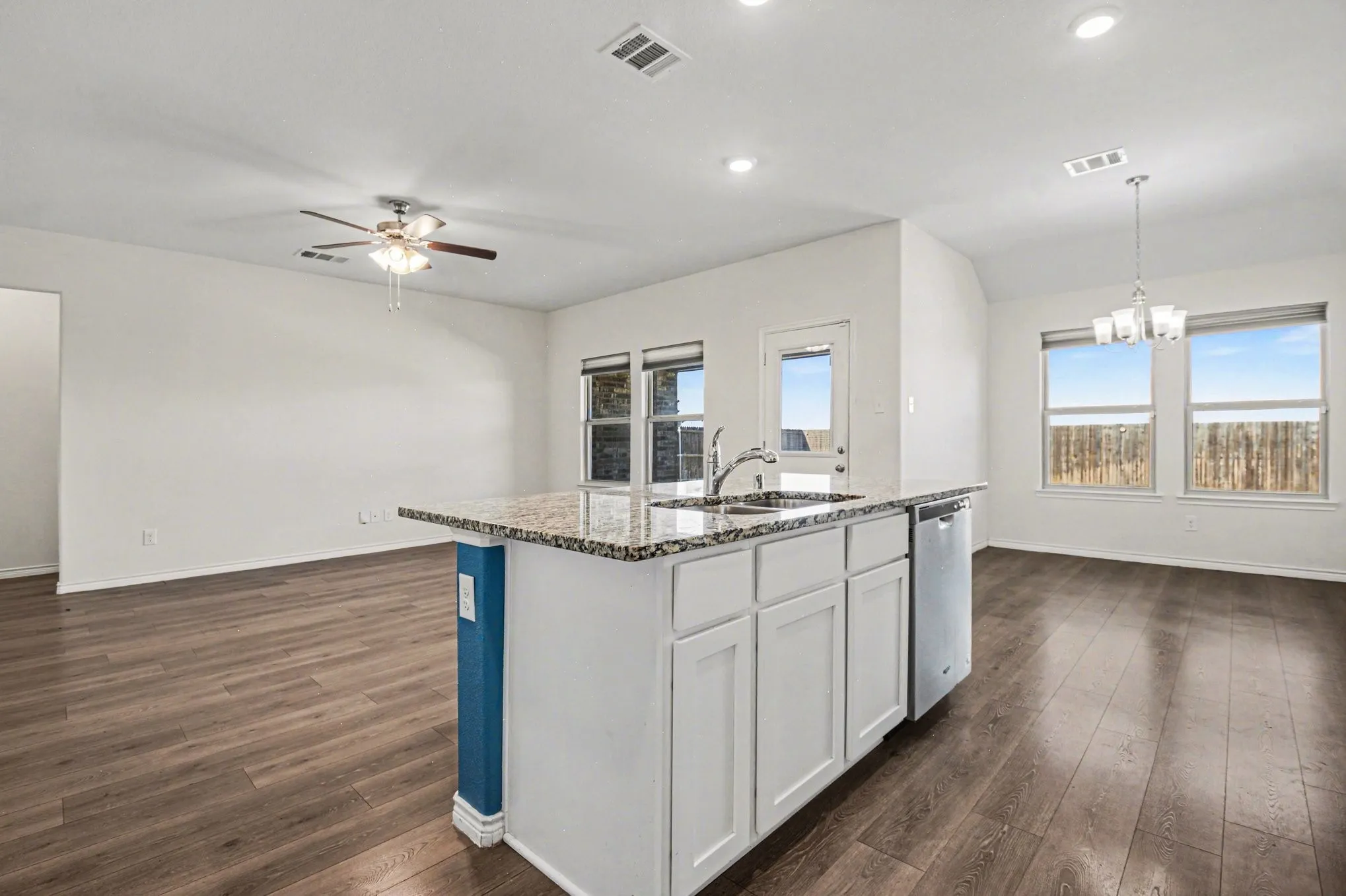 Single Family Residence For Sale in Rockwall County , 128 Newsom Drive, Royse City, Texas 75189, 3 Bedroom, 2 Bathroom, 2 Garage spaces, 1,611 Sqft, built in 2020, mls#21362834, Real Estate Agent in Royse City, Homes For Sale in Rockwall county, Homes For Sale in Royse City, Realtor in Royse City Texas, Real Estate Brokerage Independent Realty Texas, Luminita Cordes Realtor