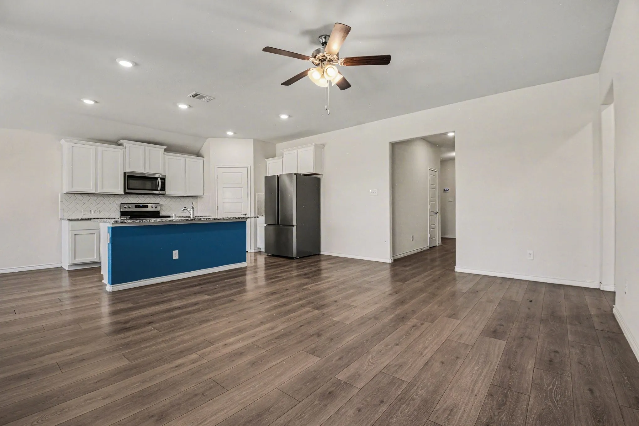 Single Family Residence For Sale in Rockwall County , 128 Newsom Drive, Royse City, Texas 75189, 3 Bedroom, 2 Bathroom, 2 Garage spaces, 1,611 Sqft, built in 2020, mls#21362834, Real Estate Agent in Royse City, Homes For Sale in Rockwall county, Homes For Sale in Royse City, Realtor in Royse City Texas, Real Estate Brokerage Independent Realty Texas, Luminita Cordes Realtor