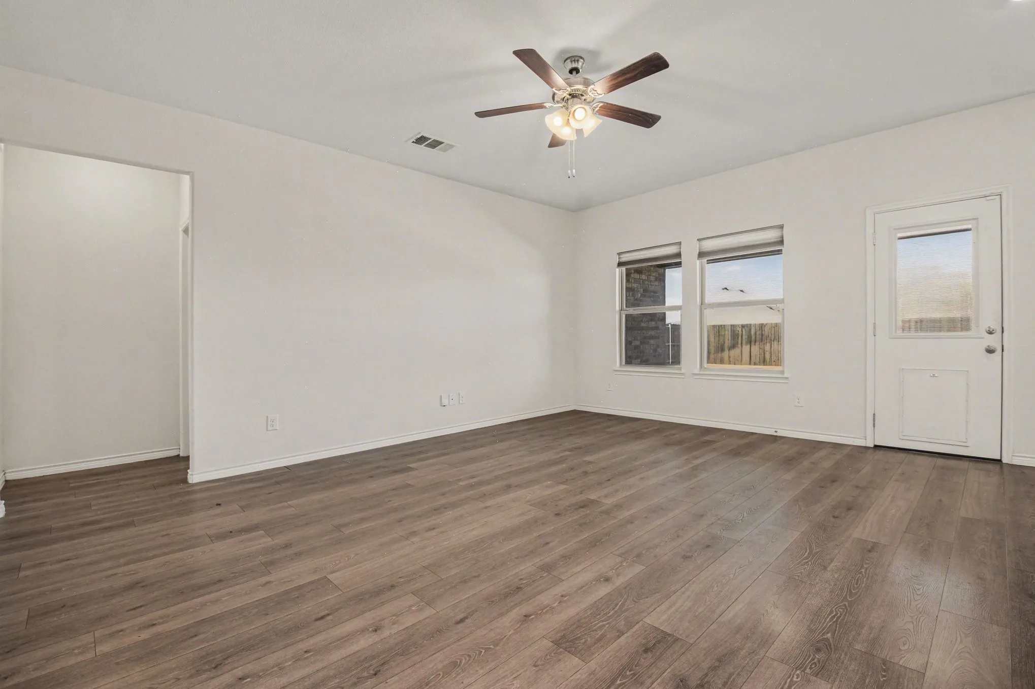 Single Family Residence For Sale in Rockwall County , 128 Newsom Drive, Royse City, Texas 75189, 3 Bedroom, 2 Bathroom, 2 Garage spaces, 1,611 Sqft, built in 2020, mls#21362834, Real Estate Agent in Royse City, Homes For Sale in Rockwall county, Homes For Sale in Royse City, Realtor in Royse City Texas, Real Estate Brokerage Independent Realty Texas, Luminita Cordes Realtor