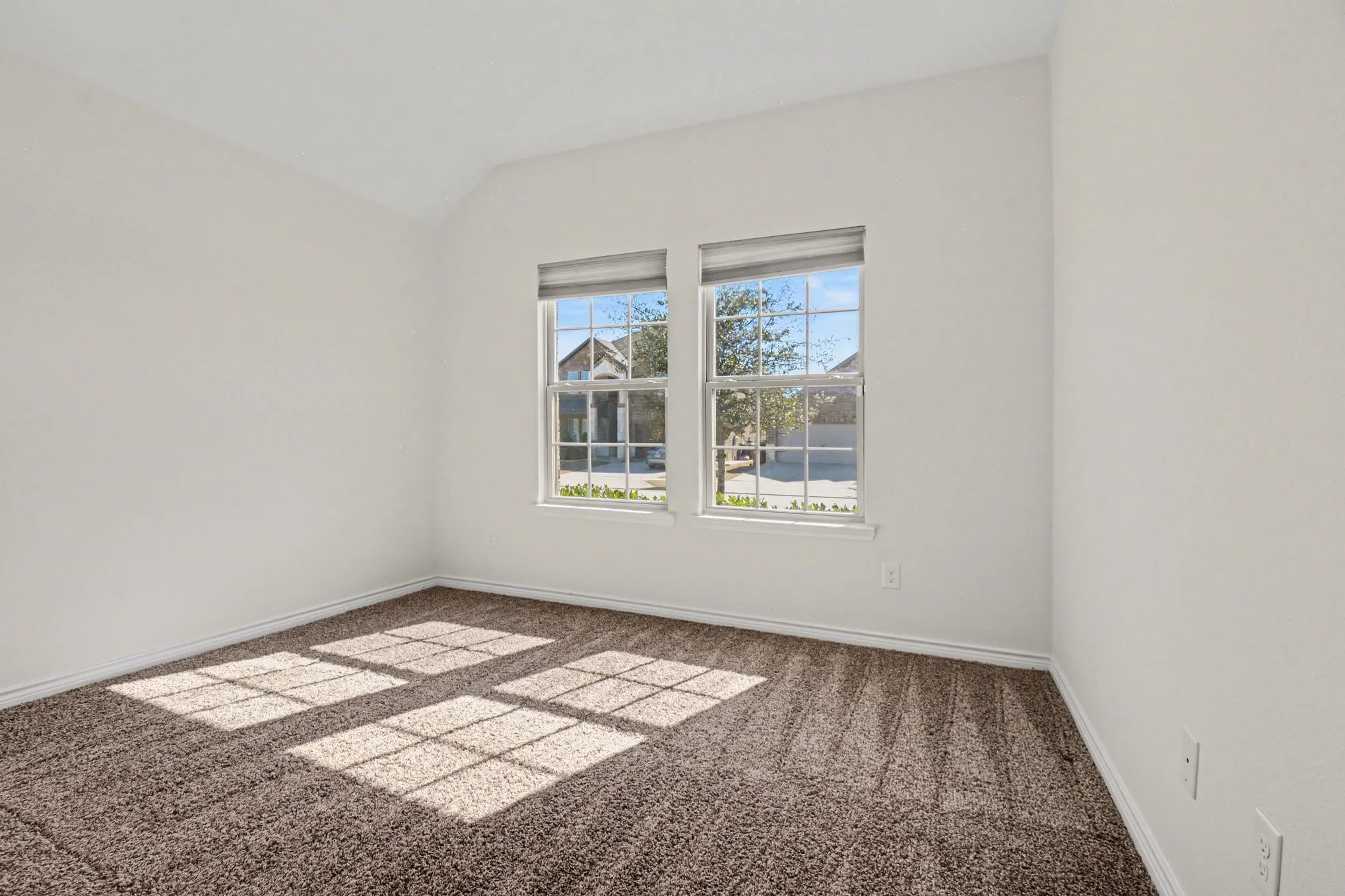 Single Family Residence For Sale in Rockwall County , 128 Newsom Drive, Royse City, Texas 75189, 3 Bedroom, 2 Bathroom, 2 Garage spaces, 1,611 Sqft, built in 2020, mls#21362834, Real Estate Agent in Royse City, Homes For Sale in Rockwall county, Homes For Sale in Royse City, Realtor in Royse City Texas, Real Estate Brokerage Independent Realty Texas, Luminita Cordes Realtor