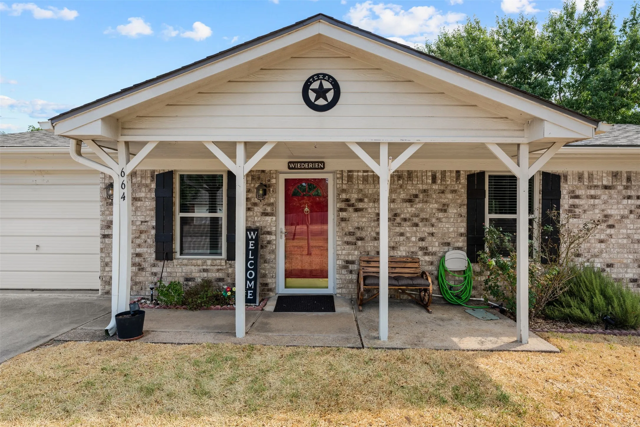 Single Family Residence For Sale in Mc Lennan County , 664 Woodard Lane, Bruceville, Texas 76630, 3 Bedroom, 2 Bathroom, 1 Garage spaces, 1,723 Sqft, built in 1986, mls#21368551, Real Estate Agent in Bruceville, Homes For Sale in Mc Lennan county, Homes For Sale in Bruceville, Realtor in Bruceville Texas, Real Estate Brokerage Independent Realty Texas, Luminita Cordes Realtor