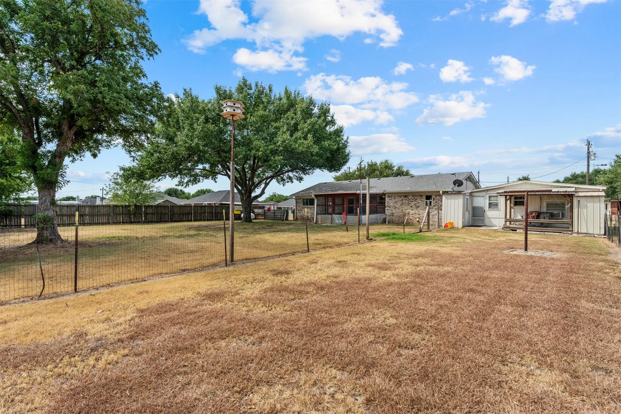 Single Family Residence For Sale in Mc Lennan County , 664 Woodard Lane, Bruceville, Texas 76630, 3 Bedroom, 2 Bathroom, 1 Garage spaces, 1,723 Sqft, built in 1986, mls#21368551, Real Estate Agent in Bruceville, Homes For Sale in Mc Lennan county, Homes For Sale in Bruceville, Realtor in Bruceville Texas, Real Estate Brokerage Independent Realty Texas, Luminita Cordes Realtor