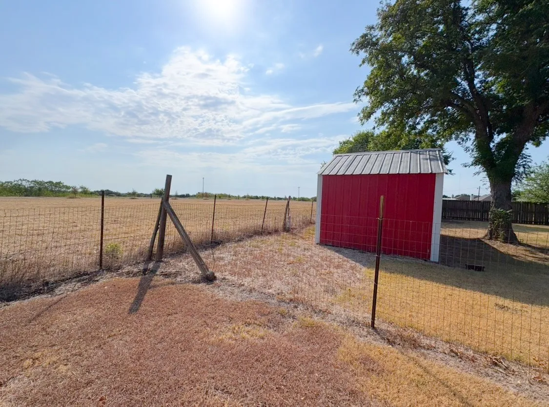 Single Family Residence For Sale in Mc Lennan County , 664 Woodard Lane, Bruceville, Texas 76630, 3 Bedroom, 2 Bathroom, 1 Garage spaces, 1,723 Sqft, built in 1986, mls#21368551, Real Estate Agent in Bruceville, Homes For Sale in Mc Lennan county, Homes For Sale in Bruceville, Realtor in Bruceville Texas, Real Estate Brokerage Independent Realty Texas, Luminita Cordes Realtor