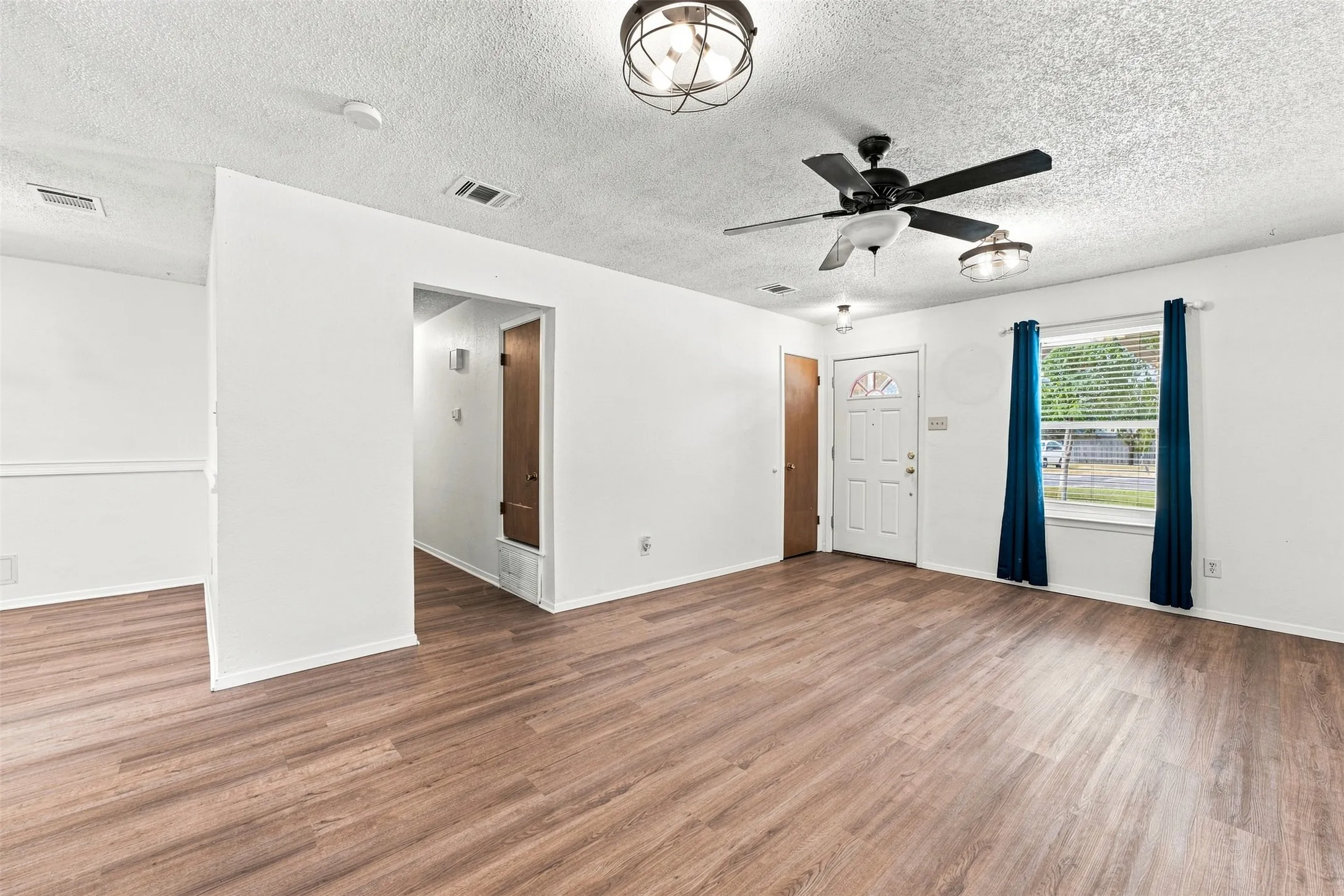 Single Family Residence For Sale in Mc Lennan County , 664 Woodard Lane, Bruceville, Texas 76630, 3 Bedroom, 2 Bathroom, 1 Garage spaces, 1,723 Sqft, built in 1986, mls#21368551, Real Estate Agent in Bruceville, Homes For Sale in Mc Lennan county, Homes For Sale in Bruceville, Realtor in Bruceville Texas, Real Estate Brokerage Independent Realty Texas, Luminita Cordes Realtor