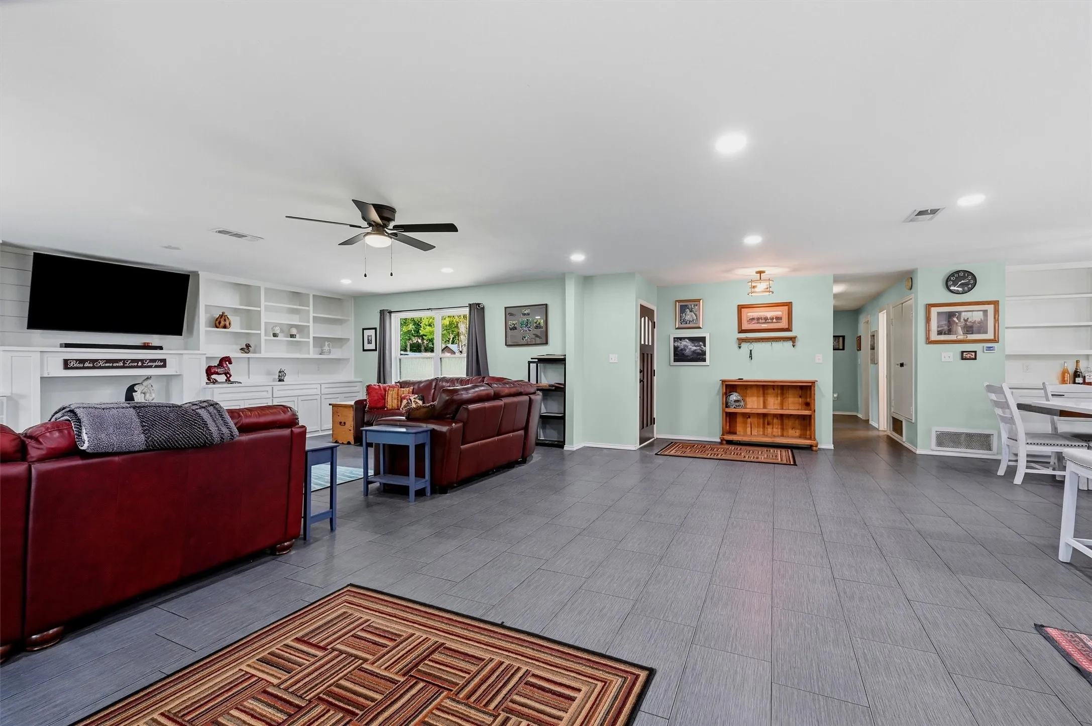 Single Family Residence For Sale in Cooke County , 237 Cayuga Trail, Lake Kiowa, Texas 76240, 3 Bedroom, 2 Bathroom, Garage spaces, 1,879 Sqft, built in 1978, mls#21370850, Real Estate Agent in Lake Kiowa, Homes For Sale in Cooke county, Homes For Sale in Lake Kiowa, Realtor in Lake Kiowa Texas, Real Estate Brokerage Independent Realty Texas, Luminita Cordes Realtor