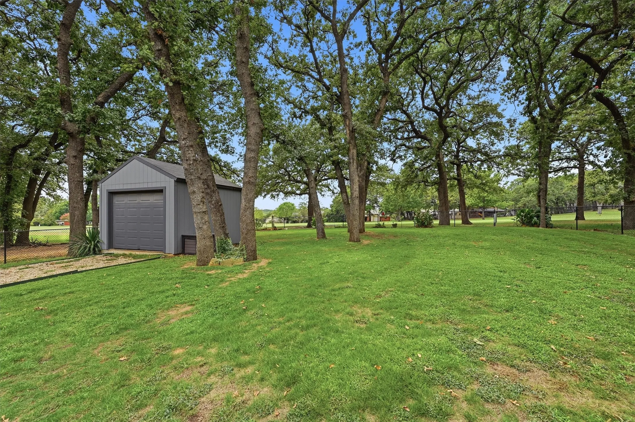 Single Family Residence For Sale in Cooke County , 237 Cayuga Trail, Lake Kiowa, Texas 76240, 3 Bedroom, 2 Bathroom, Garage spaces, 1,879 Sqft, built in 1978, mls#21370850, Real Estate Agent in Lake Kiowa, Homes For Sale in Cooke county, Homes For Sale in Lake Kiowa, Realtor in Lake Kiowa Texas, Real Estate Brokerage Independent Realty Texas, Luminita Cordes Realtor