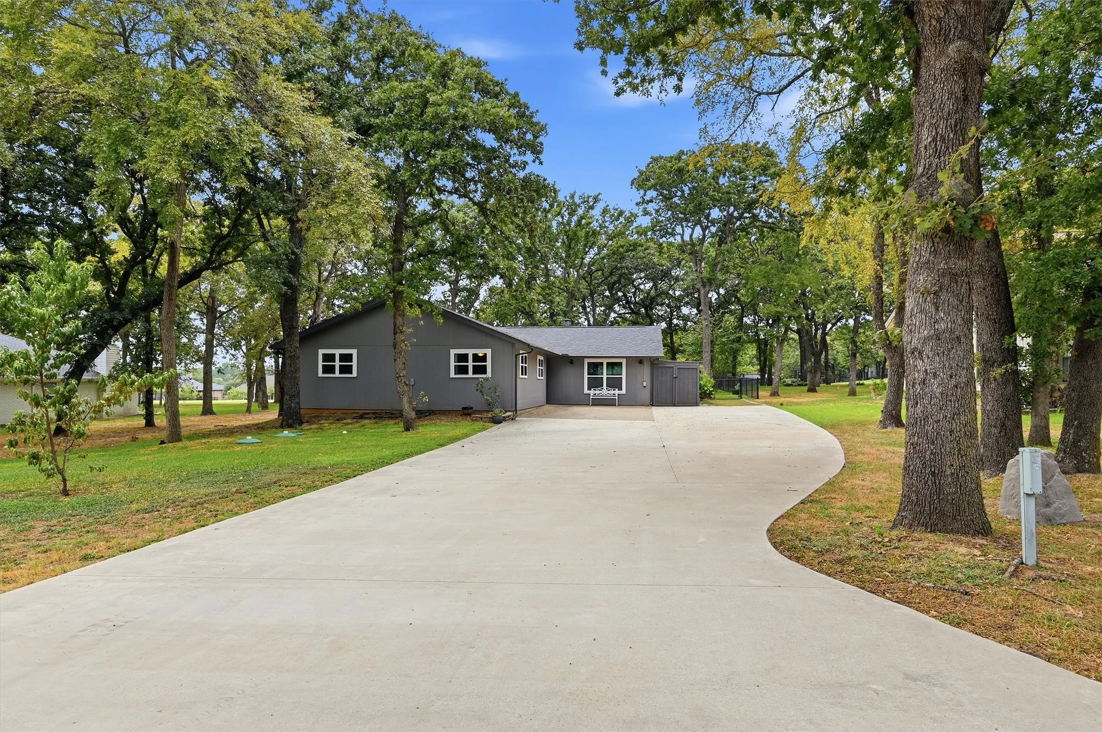 Single Family Residence For Sale in Cooke County , 237 Cayuga Trail, Lake Kiowa, Texas 76240, 3 Bedroom, 2 Bathroom, Garage spaces, 1,879 Sqft, built in 1978, mls#21370850, Real Estate Agent in Lake Kiowa, Homes For Sale in Cooke county, Homes For Sale in Lake Kiowa, Realtor in Lake Kiowa Texas, Real Estate Brokerage Independent Realty Texas, Luminita Cordes Realtor