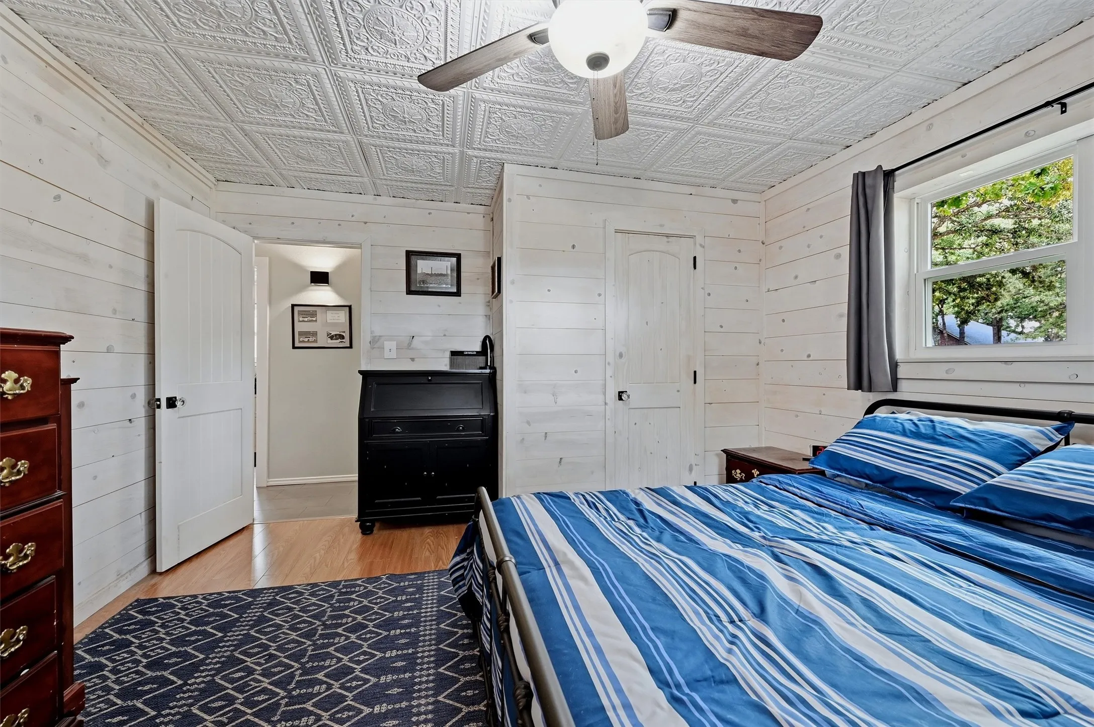Single Family Residence For Sale in Cooke County , 237 Cayuga Trail, Lake Kiowa, Texas 76240, 3 Bedroom, 2 Bathroom, Garage spaces, 1,879 Sqft, built in 1978, mls#21370850, Real Estate Agent in Lake Kiowa, Homes For Sale in Cooke county, Homes For Sale in Lake Kiowa, Realtor in Lake Kiowa Texas, Real Estate Brokerage Independent Realty Texas, Luminita Cordes Realtor