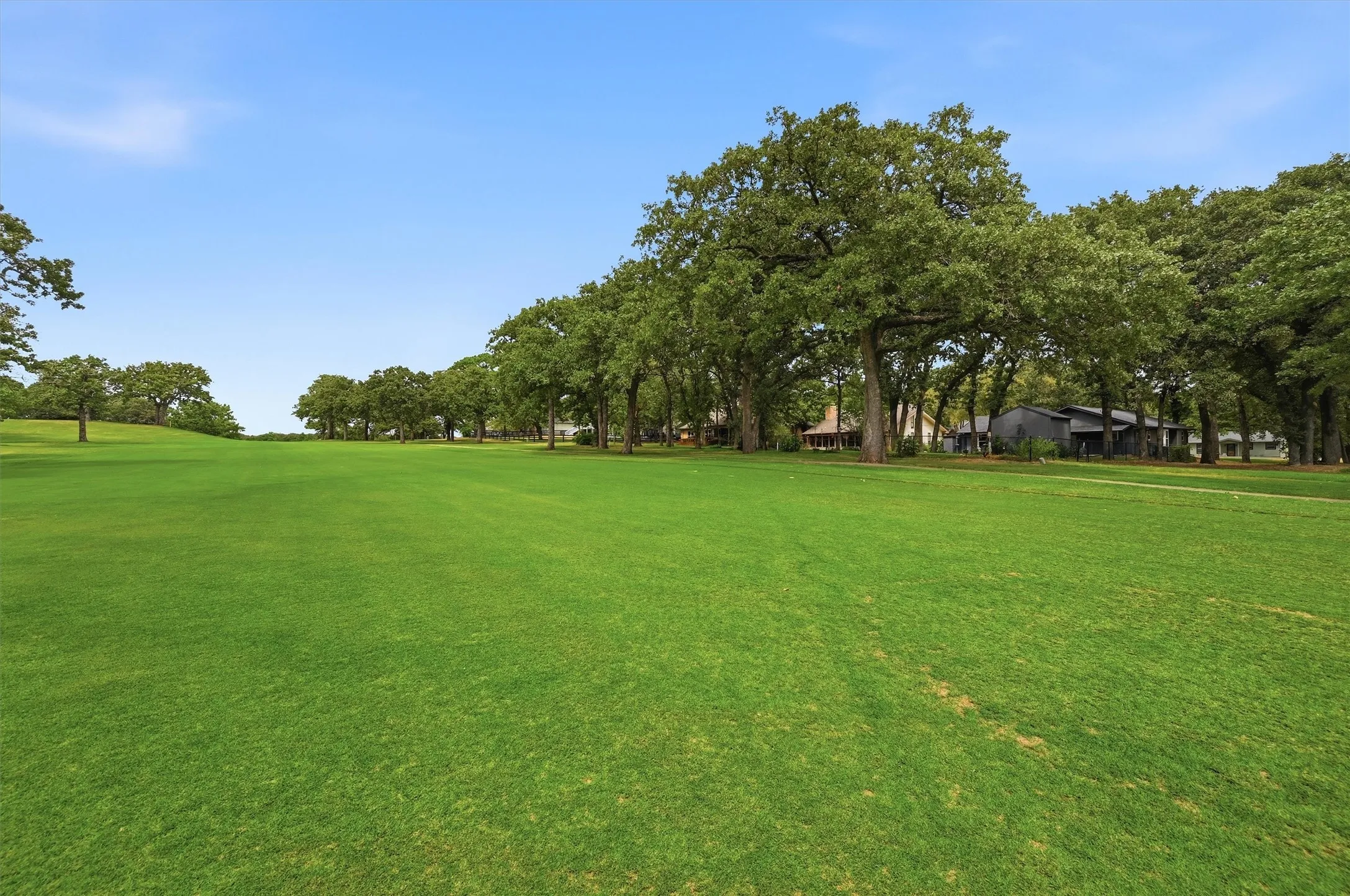Single Family Residence For Sale in Cooke County , 237 Cayuga Trail, Lake Kiowa, Texas 76240, 3 Bedroom, 2 Bathroom, Garage spaces, 1,879 Sqft, built in 1978, mls#21370850, Real Estate Agent in Lake Kiowa, Homes For Sale in Cooke county, Homes For Sale in Lake Kiowa, Realtor in Lake Kiowa Texas, Real Estate Brokerage Independent Realty Texas, Luminita Cordes Realtor