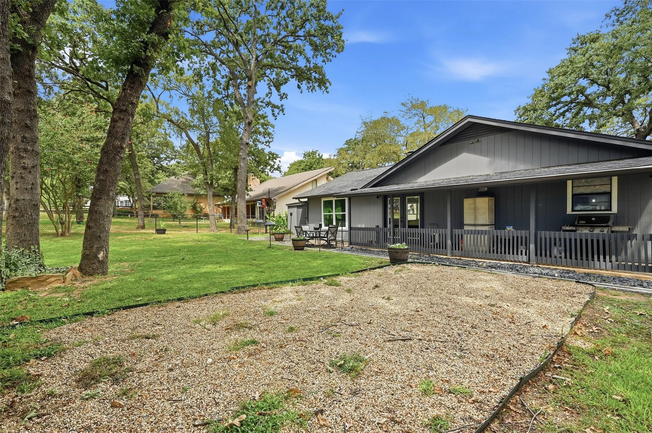 Single Family Residence For Sale in Cooke County , 237 Cayuga Trail, Lake Kiowa, Texas 76240, 3 Bedroom, 2 Bathroom, Garage spaces, 1,879 Sqft, built in 1978, mls#21370850, Real Estate Agent in Lake Kiowa, Homes For Sale in Cooke county, Homes For Sale in Lake Kiowa, Realtor in Lake Kiowa Texas, Real Estate Brokerage Independent Realty Texas, Luminita Cordes Realtor