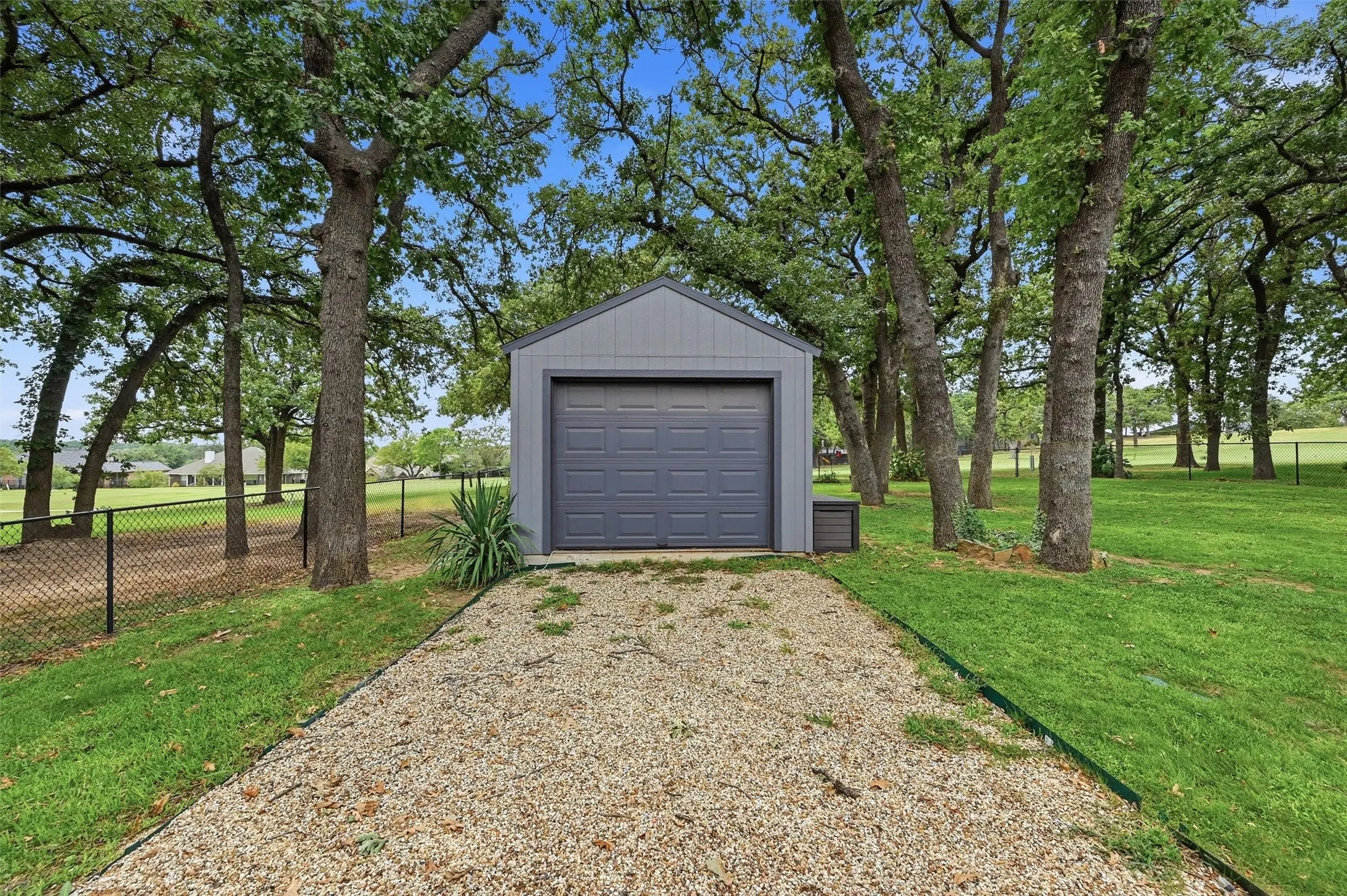 Single Family Residence For Sale in Cooke County , 237 Cayuga Trail, Lake Kiowa, Texas 76240, 3 Bedroom, 2 Bathroom, Garage spaces, 1,879 Sqft, built in 1978, mls#21370850, Real Estate Agent in Lake Kiowa, Homes For Sale in Cooke county, Homes For Sale in Lake Kiowa, Realtor in Lake Kiowa Texas, Real Estate Brokerage Independent Realty Texas, Luminita Cordes Realtor