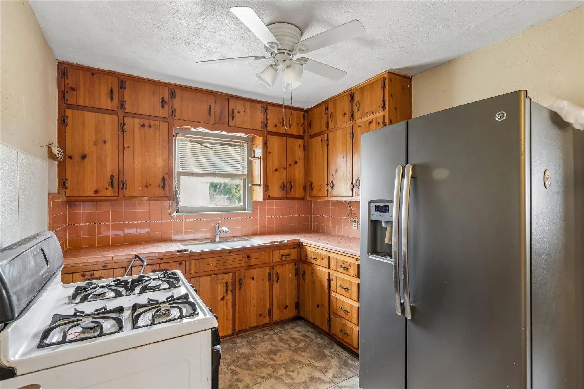 Single Family Residence For Sale in Tarrant County , 2007 Haltom Road, Haltom City, Texas 76117, 3 Bedroom, 2 Bathroom, Garage spaces, 1,269 Sqft, built in 1956, mls#21368298, Real Estate Agent in Haltom City, Homes For Sale in Tarrant county, Homes For Sale in Haltom City, Realtor in Haltom City Texas, Real Estate Brokerage Independent Realty Texas, Luminita Cordes Realtor