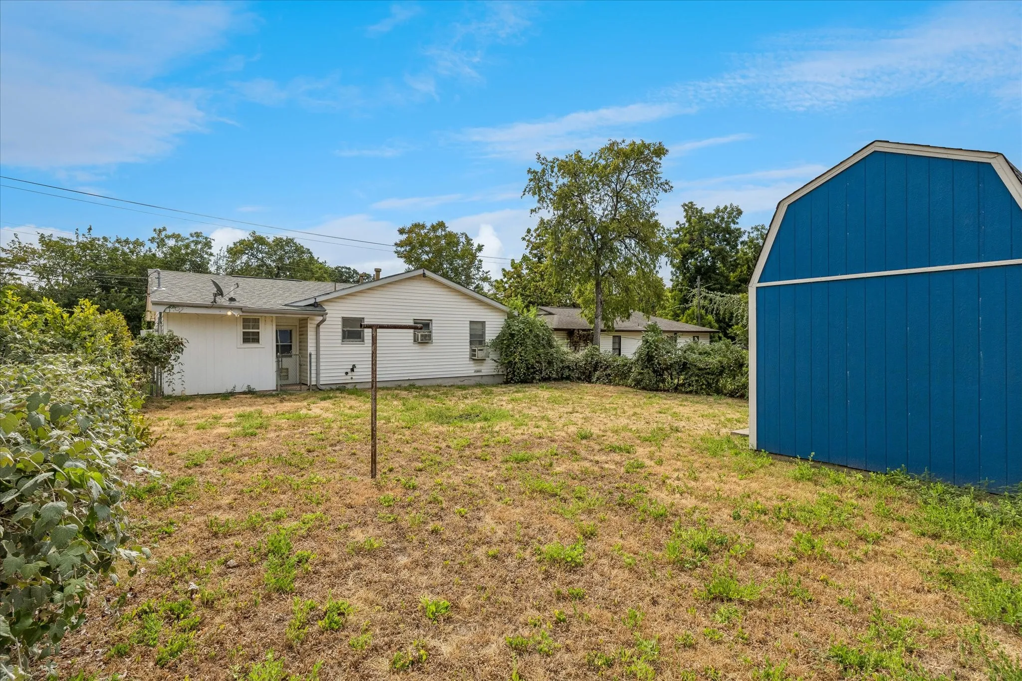 Single Family Residence For Sale in Tarrant County , 2007 Haltom Road, Haltom City, Texas 76117, 3 Bedroom, 2 Bathroom, Garage spaces, 1,269 Sqft, built in 1956, mls#21368298, Real Estate Agent in Haltom City, Homes For Sale in Tarrant county, Homes For Sale in Haltom City, Realtor in Haltom City Texas, Real Estate Brokerage Independent Realty Texas, Luminita Cordes Realtor