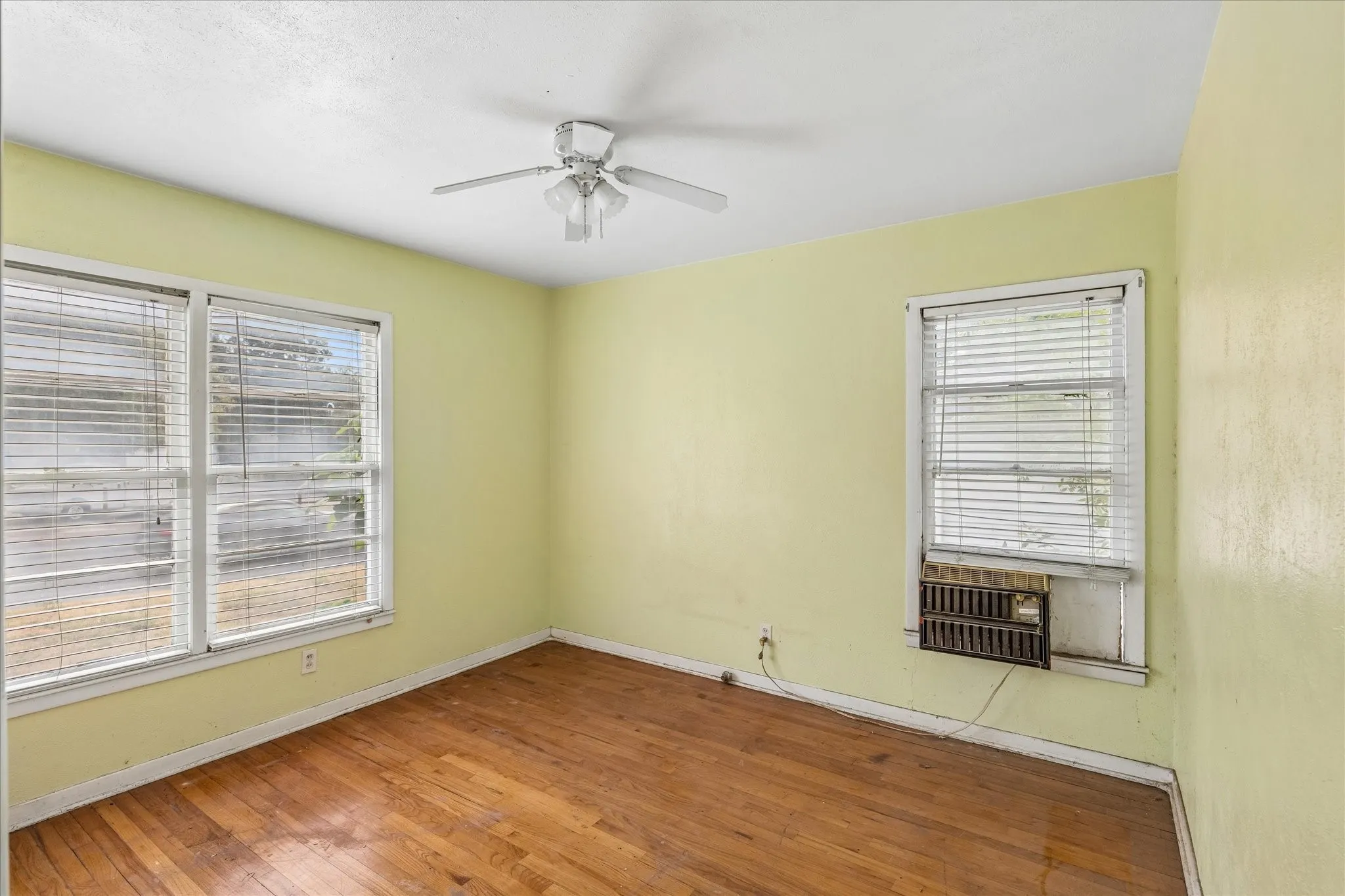 Single Family Residence For Sale in Tarrant County , 2007 Haltom Road, Haltom City, Texas 76117, 3 Bedroom, 2 Bathroom, Garage spaces, 1,269 Sqft, built in 1956, mls#21368298, Real Estate Agent in Haltom City, Homes For Sale in Tarrant county, Homes For Sale in Haltom City, Realtor in Haltom City Texas, Real Estate Brokerage Independent Realty Texas, Luminita Cordes Realtor