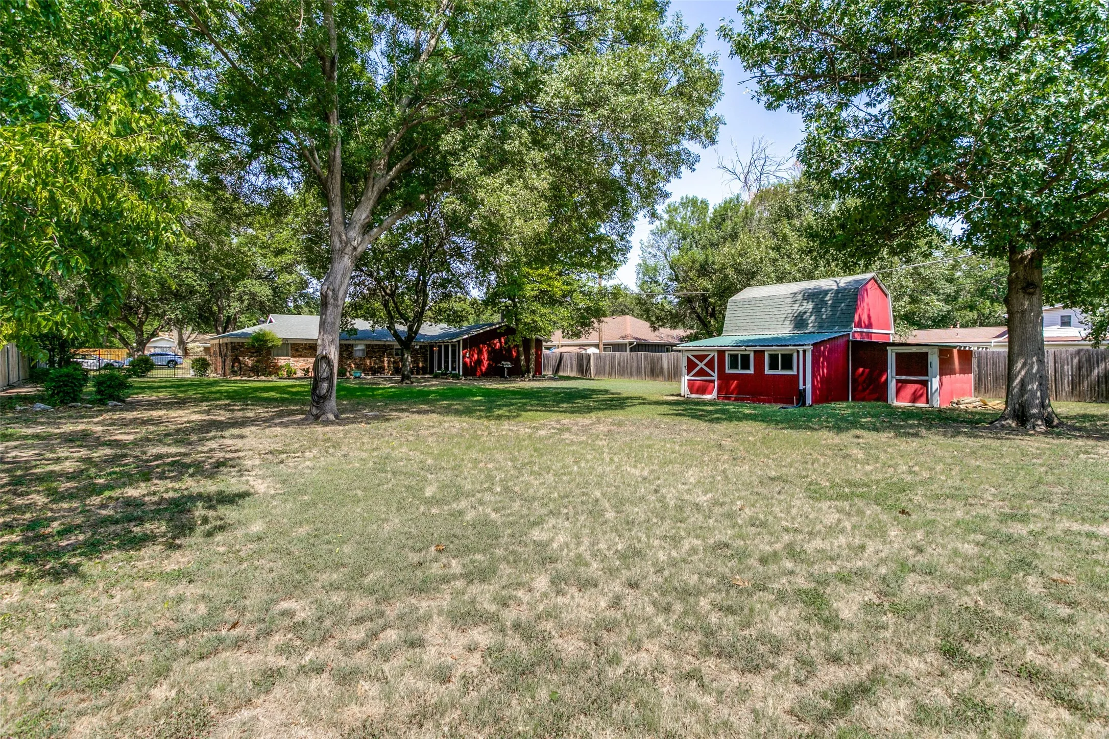 Single Family Residence For Sale in Tarrant County , 4708 Cummings Drive, North Richland Hills, Texas 76180, 3 Bedroom, 2 Bathroom, 2 Garage spaces, 1,916 Sqft, built in 1958, mls#21367428, Real Estate Agent in North Richland Hills, Homes For Sale in Tarrant county, Homes For Sale in North Richland Hills, Realtor in North Richland Hills Texas, Real Estate Brokerage Independent Realty Texas, Luminita Cordes Realtor