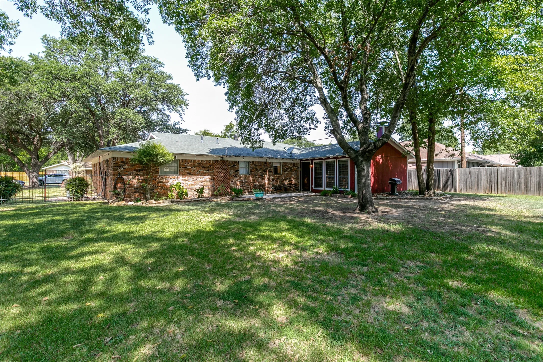Single Family Residence For Sale in Tarrant County , 4708 Cummings Drive, North Richland Hills, Texas 76180, 3 Bedroom, 2 Bathroom, 2 Garage spaces, 1,916 Sqft, built in 1958, mls#21367428, Real Estate Agent in North Richland Hills, Homes For Sale in Tarrant county, Homes For Sale in North Richland Hills, Realtor in North Richland Hills Texas, Real Estate Brokerage Independent Realty Texas, Luminita Cordes Realtor
