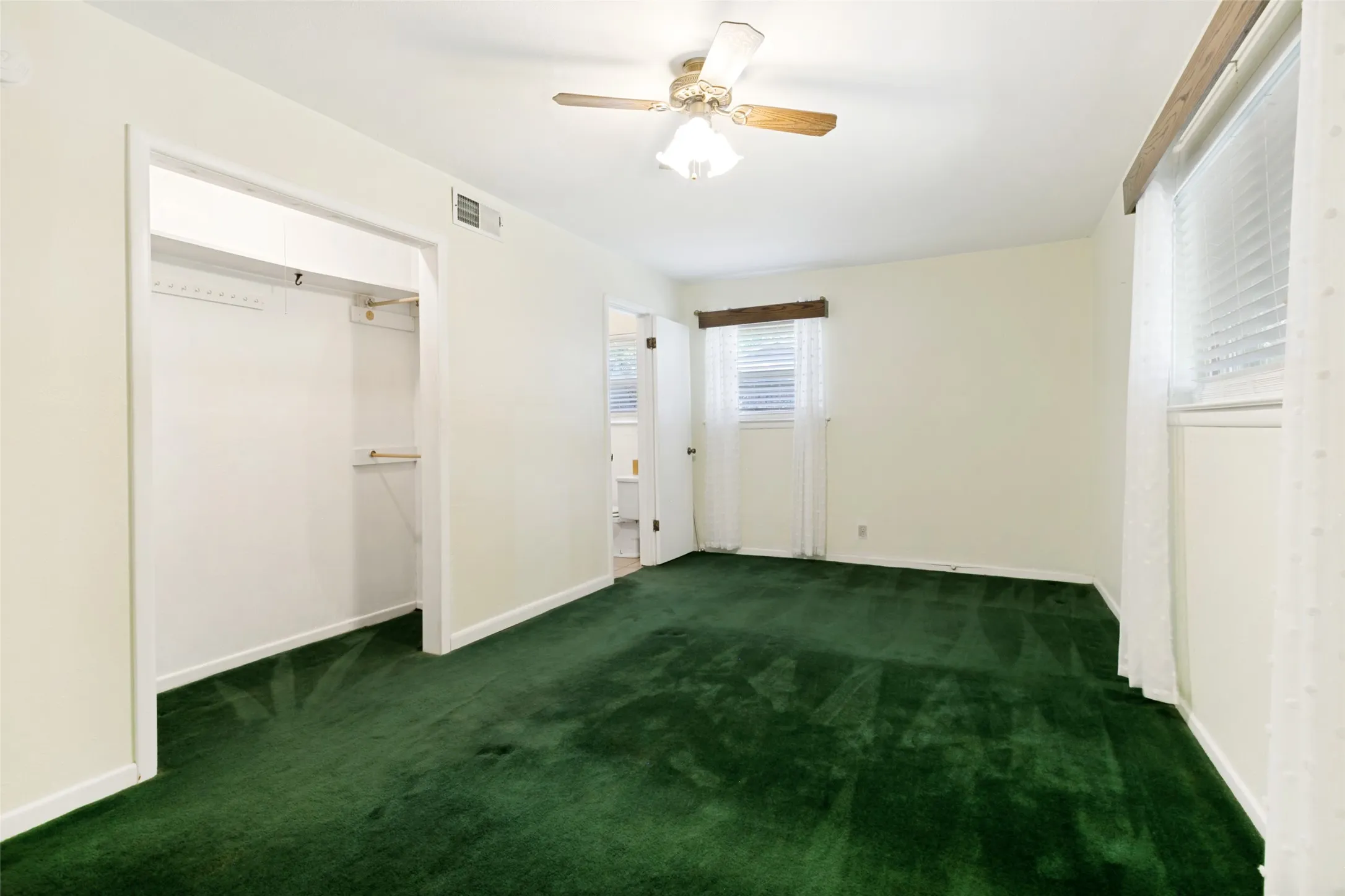 Single Family Residence For Sale in Tarrant County , 4708 Cummings Drive, North Richland Hills, Texas 76180, 3 Bedroom, 2 Bathroom, 2 Garage spaces, 1,916 Sqft, built in 1958, mls#21367428, Real Estate Agent in North Richland Hills, Homes For Sale in Tarrant county, Homes For Sale in North Richland Hills, Realtor in North Richland Hills Texas, Real Estate Brokerage Independent Realty Texas, Luminita Cordes Realtor
