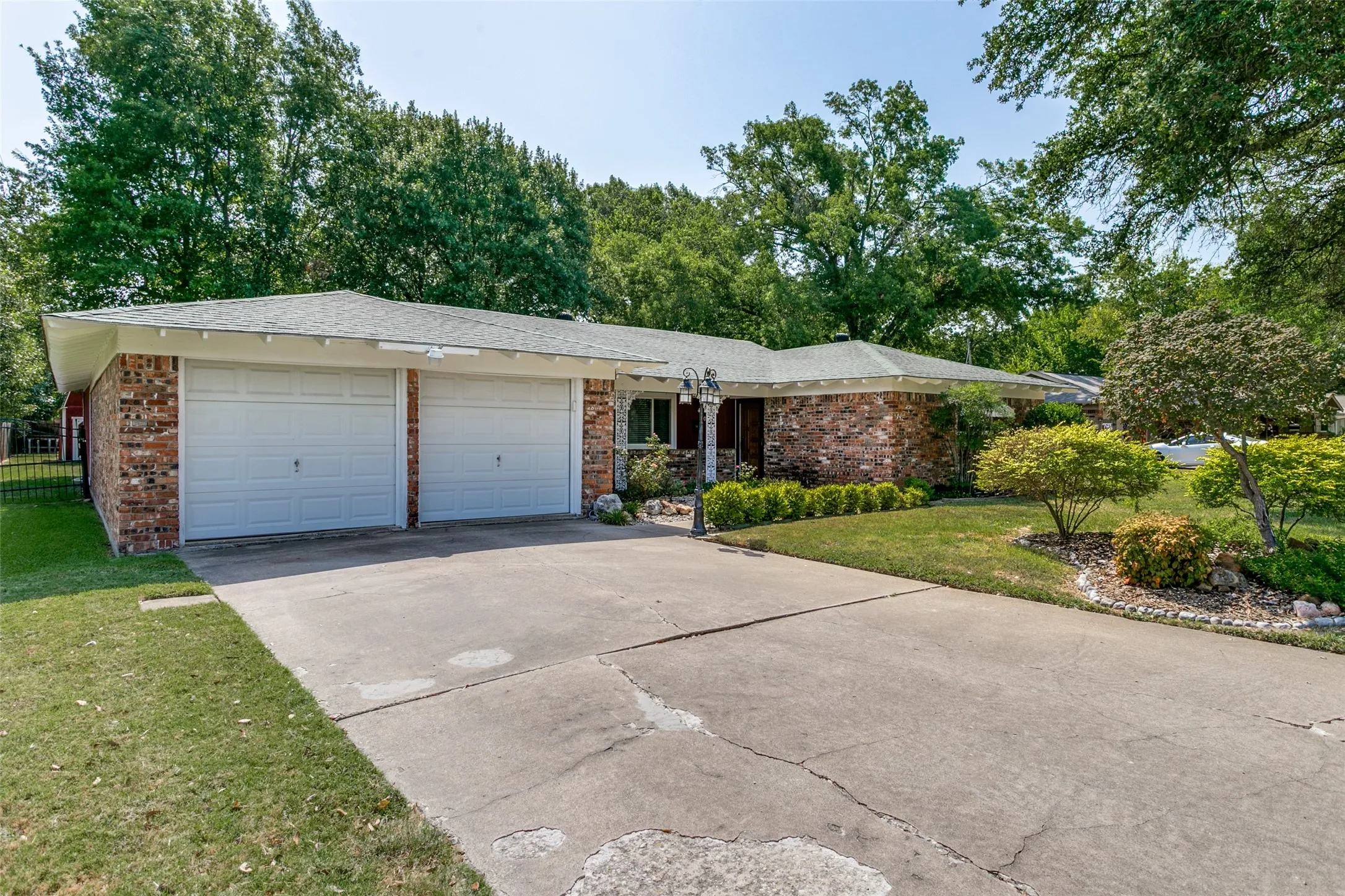 Single Family Residence For Sale in Tarrant County , 4708 Cummings Drive, North Richland Hills, Texas 76180, 3 Bedroom, 2 Bathroom, 2 Garage spaces, 1,916 Sqft, built in 1958, mls#21367428, Real Estate Agent in North Richland Hills, Homes For Sale in Tarrant county, Homes For Sale in North Richland Hills, Realtor in North Richland Hills Texas, Real Estate Brokerage Independent Realty Texas, Luminita Cordes Realtor