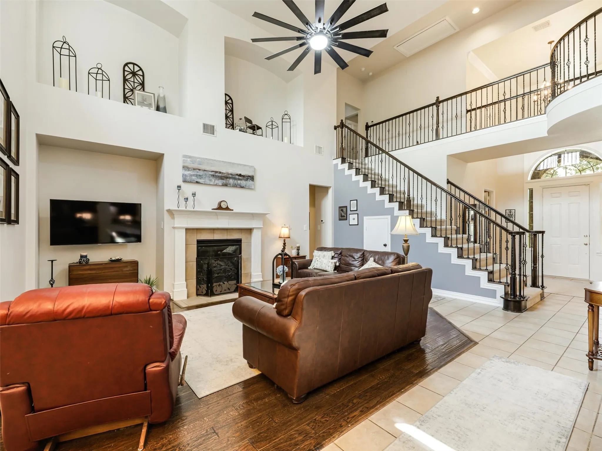 Single Family Residence For Sale in Denton County , 2113 Sandy Creek Drive, Frisco, Texas 75033, 4 Bedroom, 4 Bathroom, 3 Garage spaces, 3,427 Sqft, built in 2004, mls#21370755, Real Estate Agent in Frisco, Homes For Sale in Denton county, Homes For Sale in Frisco, Realtor in Frisco Texas, Real Estate Brokerage Independent Realty Texas, Luminita Cordes Realtor