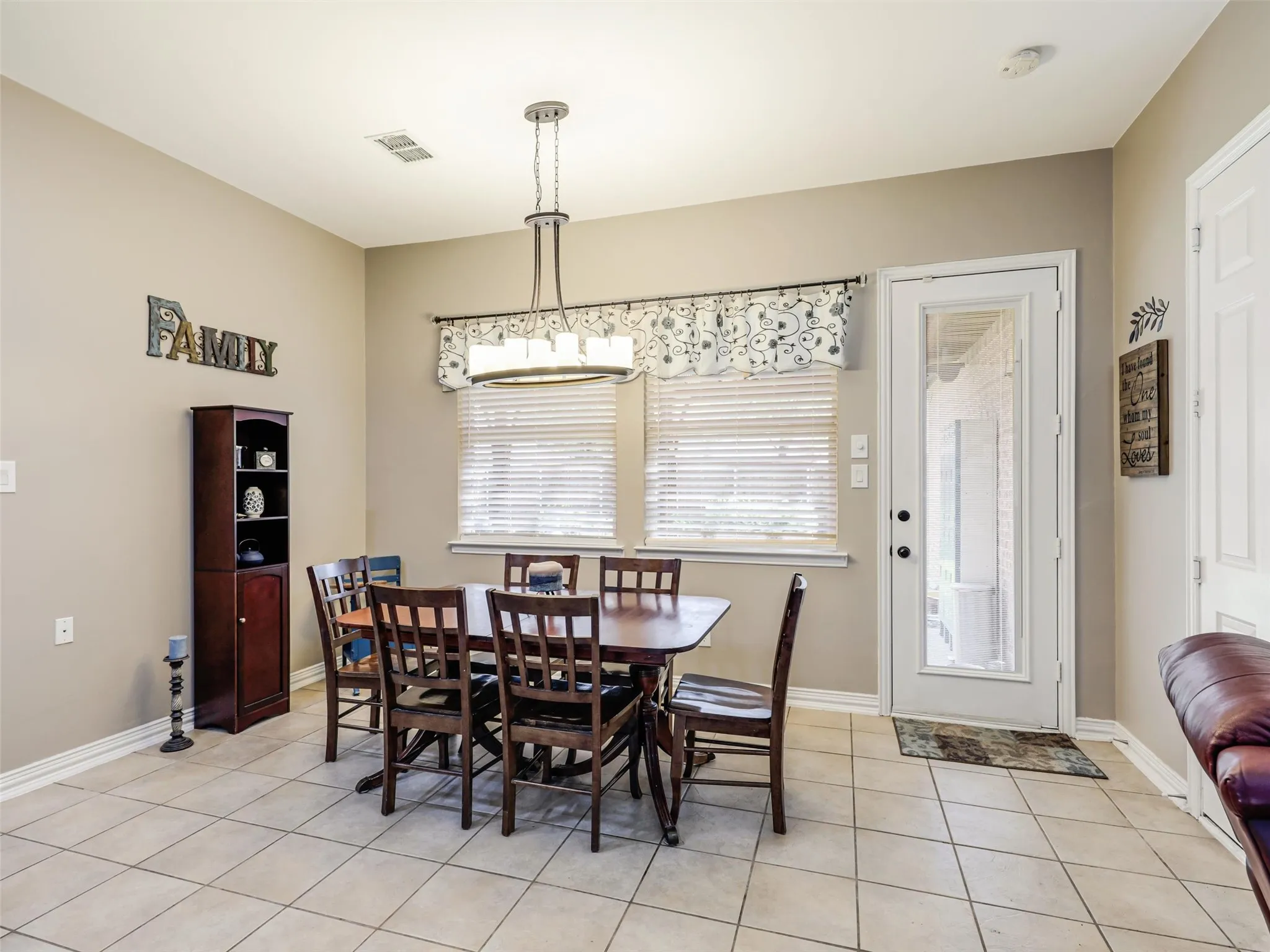 Single Family Residence For Sale in Denton County , 2113 Sandy Creek Drive, Frisco, Texas 75033, 4 Bedroom, 4 Bathroom, 3 Garage spaces, 3,427 Sqft, built in 2004, mls#21370755, Real Estate Agent in Frisco, Homes For Sale in Denton county, Homes For Sale in Frisco, Realtor in Frisco Texas, Real Estate Brokerage Independent Realty Texas, Luminita Cordes Realtor