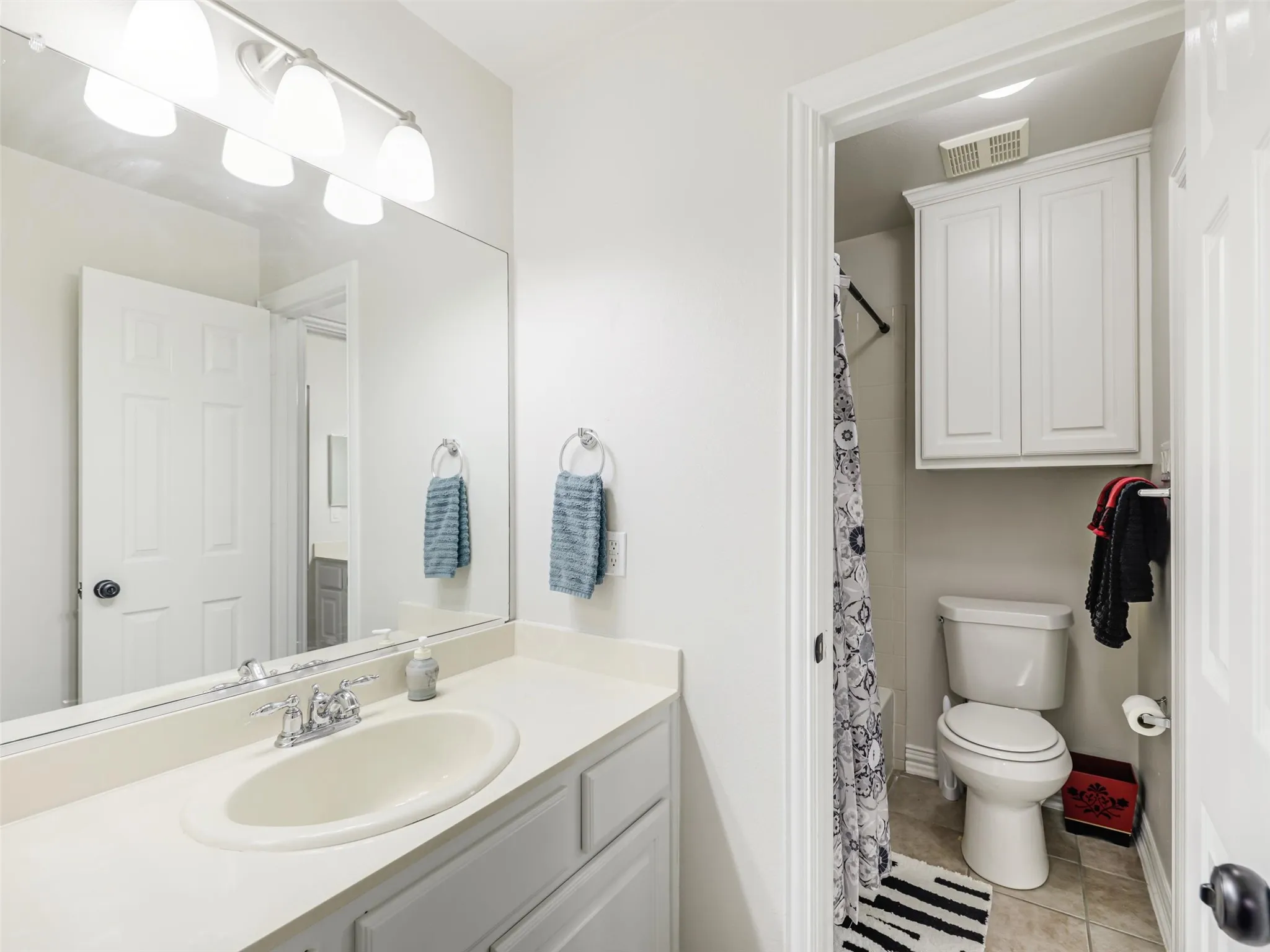 Single Family Residence For Sale in Denton County , 2113 Sandy Creek Drive, Frisco, Texas 75033, 4 Bedroom, 4 Bathroom, 3 Garage spaces, 3,427 Sqft, built in 2004, mls#21370755, Real Estate Agent in Frisco, Homes For Sale in Denton county, Homes For Sale in Frisco, Realtor in Frisco Texas, Real Estate Brokerage Independent Realty Texas, Luminita Cordes Realtor